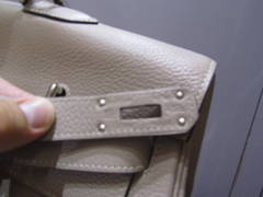 Hermès Kelly Voyager Tasche - 50 - Gris Tourterelle - 2009 M