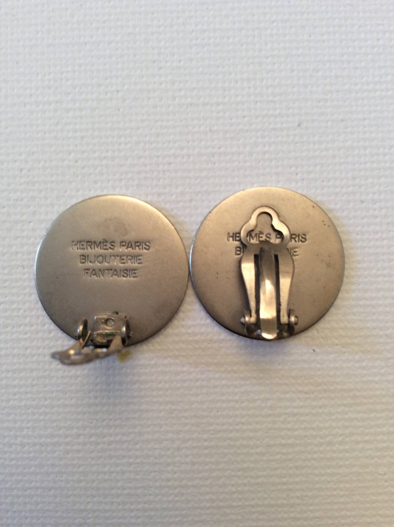 Hermes Earrings Classic Brushed  Silver/Tone Clips In Good Condition In Boca Raton, FL