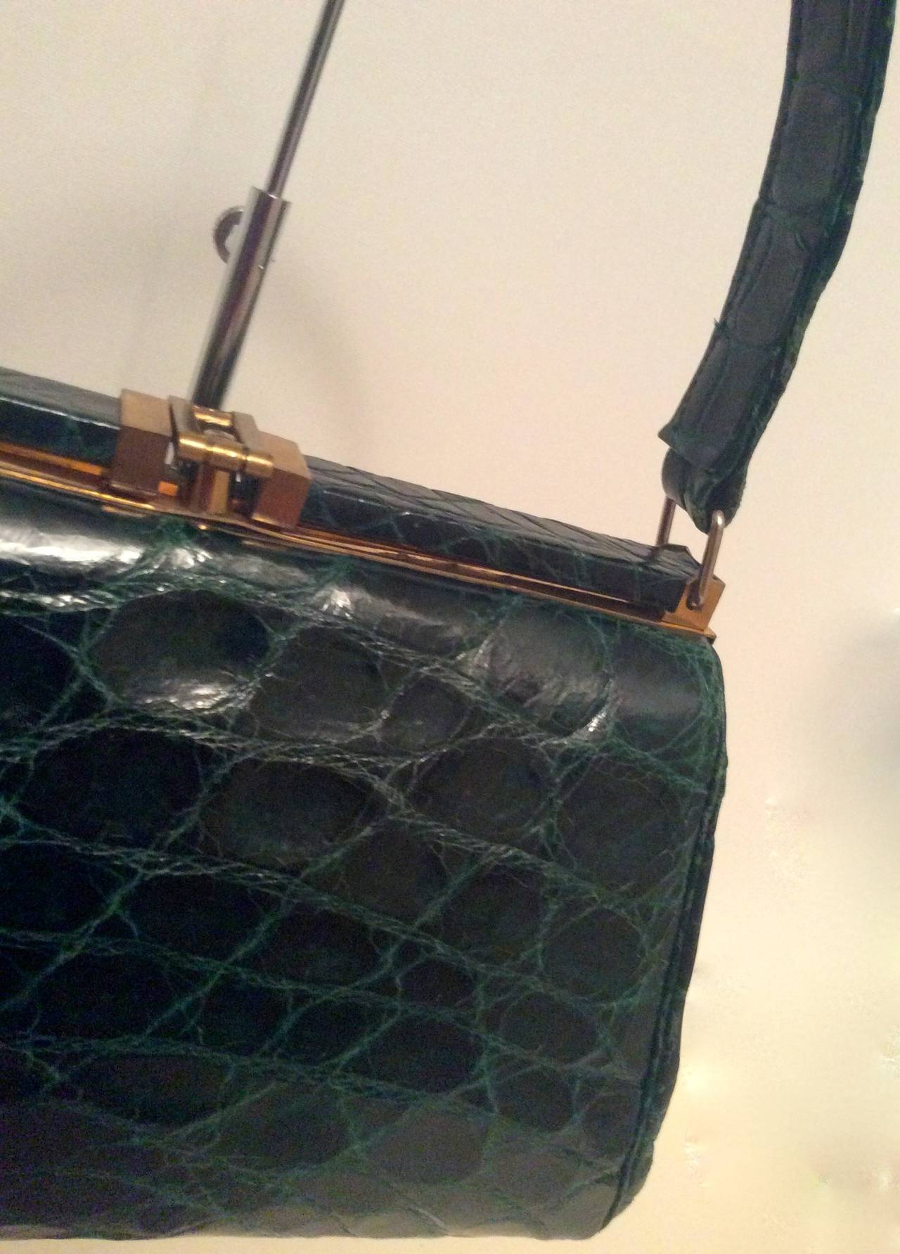 Vintage Green Alligator Purse with Original Strap For Sale 4