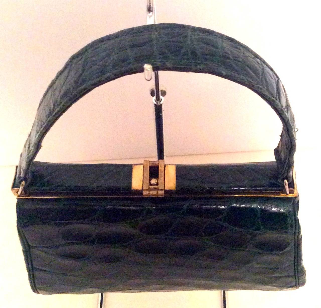 Vintage Green Alligator Purse with Original Strap For Sale 2