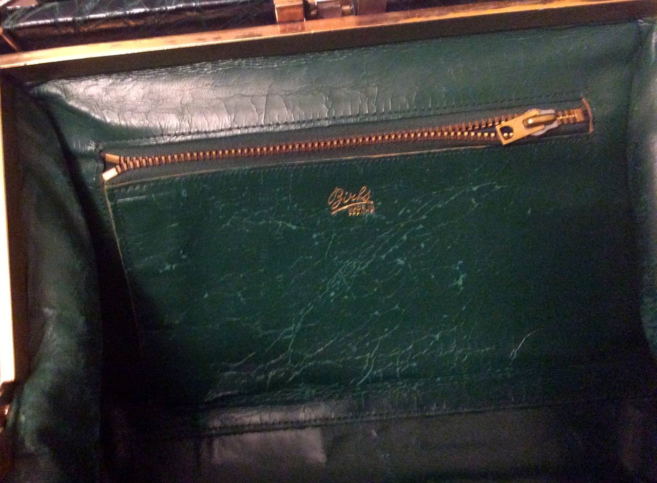 Vintage Green Alligator Purse with Original Strap For Sale 1