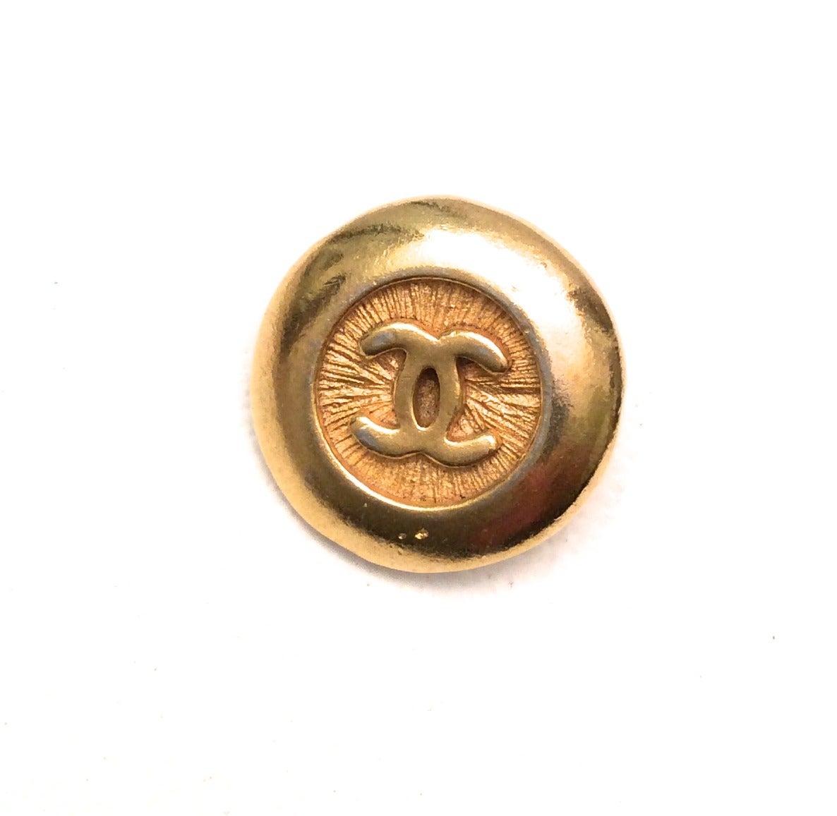 6 Botones Chanel vintage en tono dorado en Excelente Estado en Boca Raton, FL