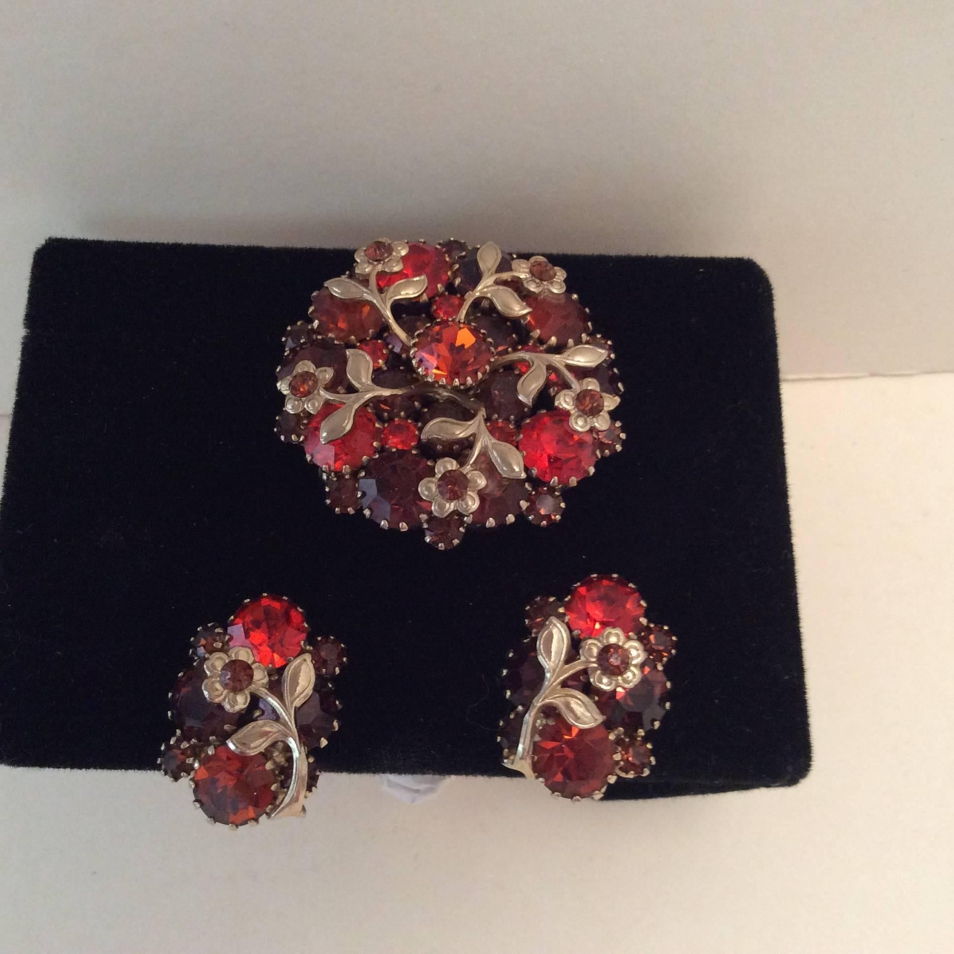Women's Weiss Rhinestone 3 Piece Brooch and Earring Set For Sale