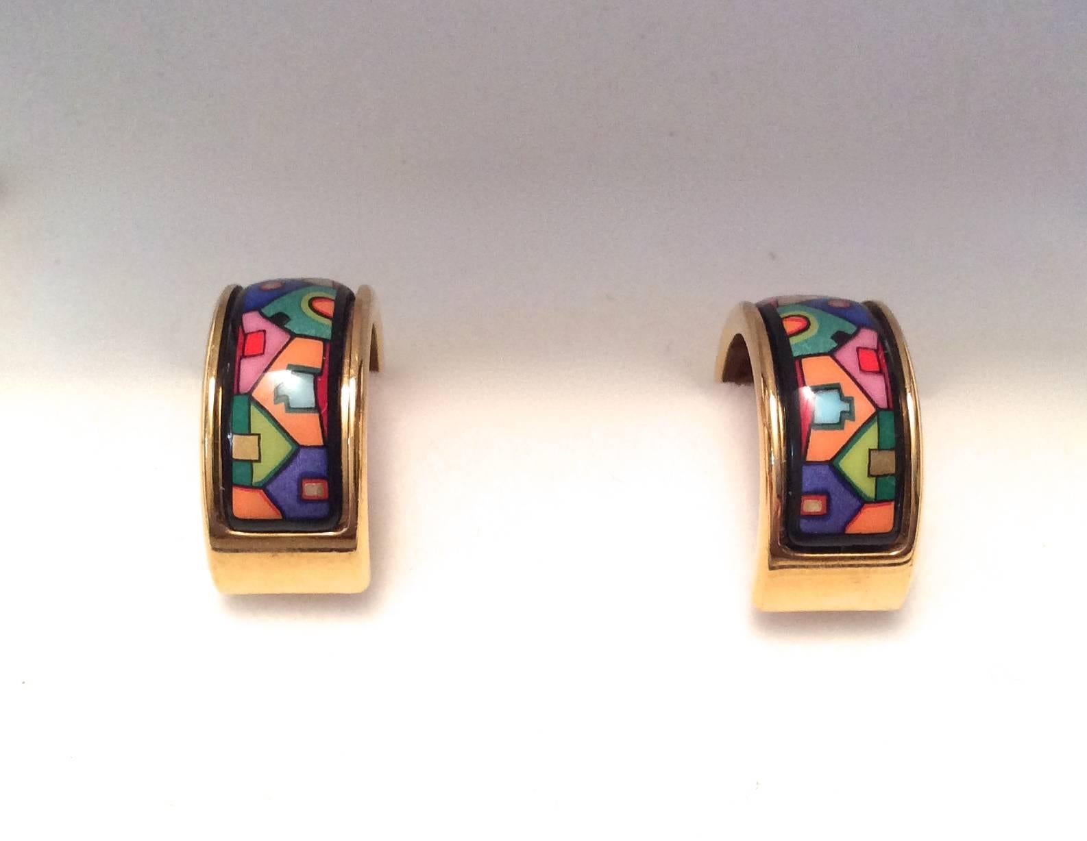 New Freywille Enamel Earrings with Matching Scarf Gift Set In Excellent Condition For Sale In Boca Raton, FL