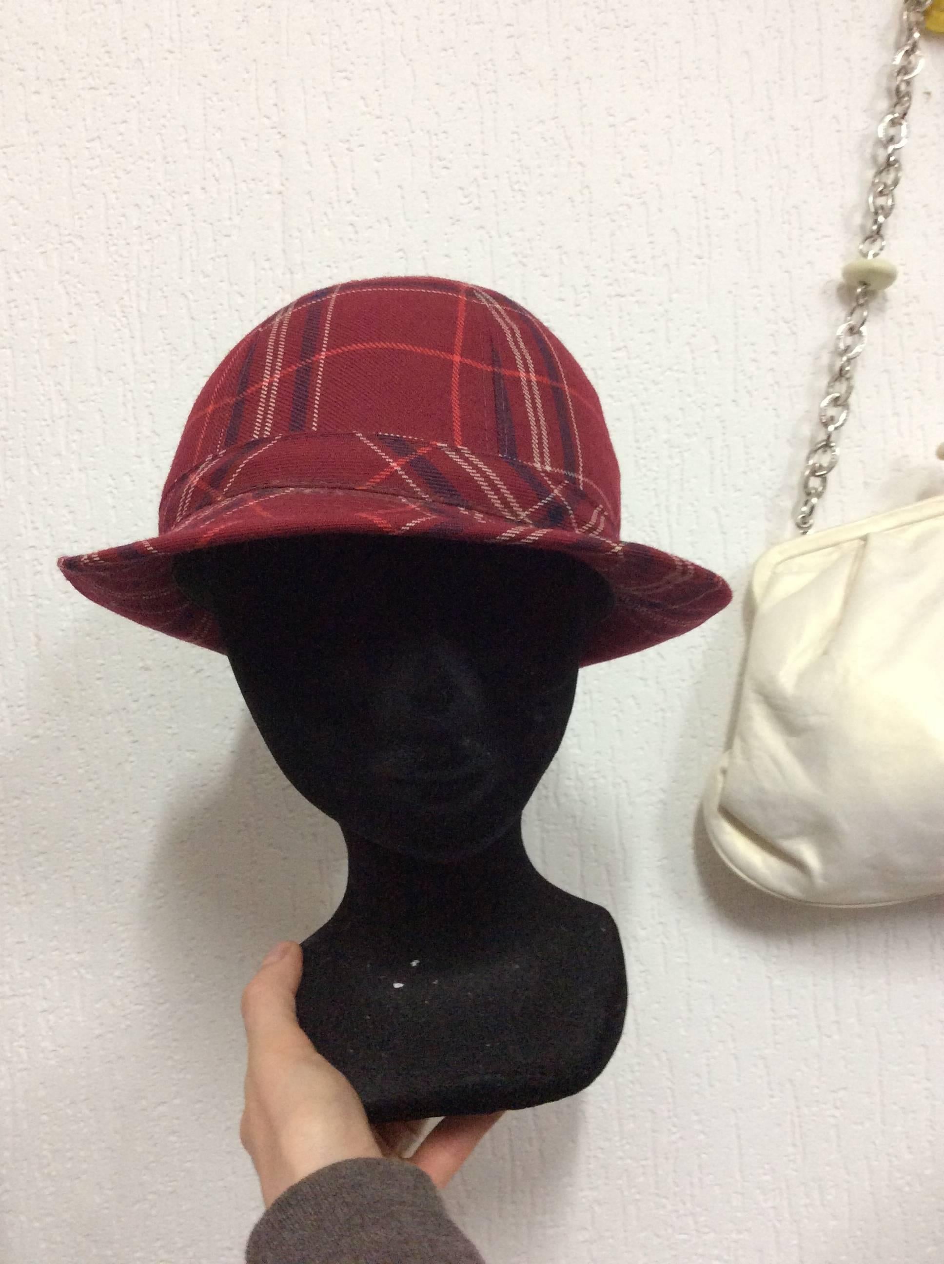 Plaid 1970's Hat In Excellent Condition For Sale In Boca Raton, FL