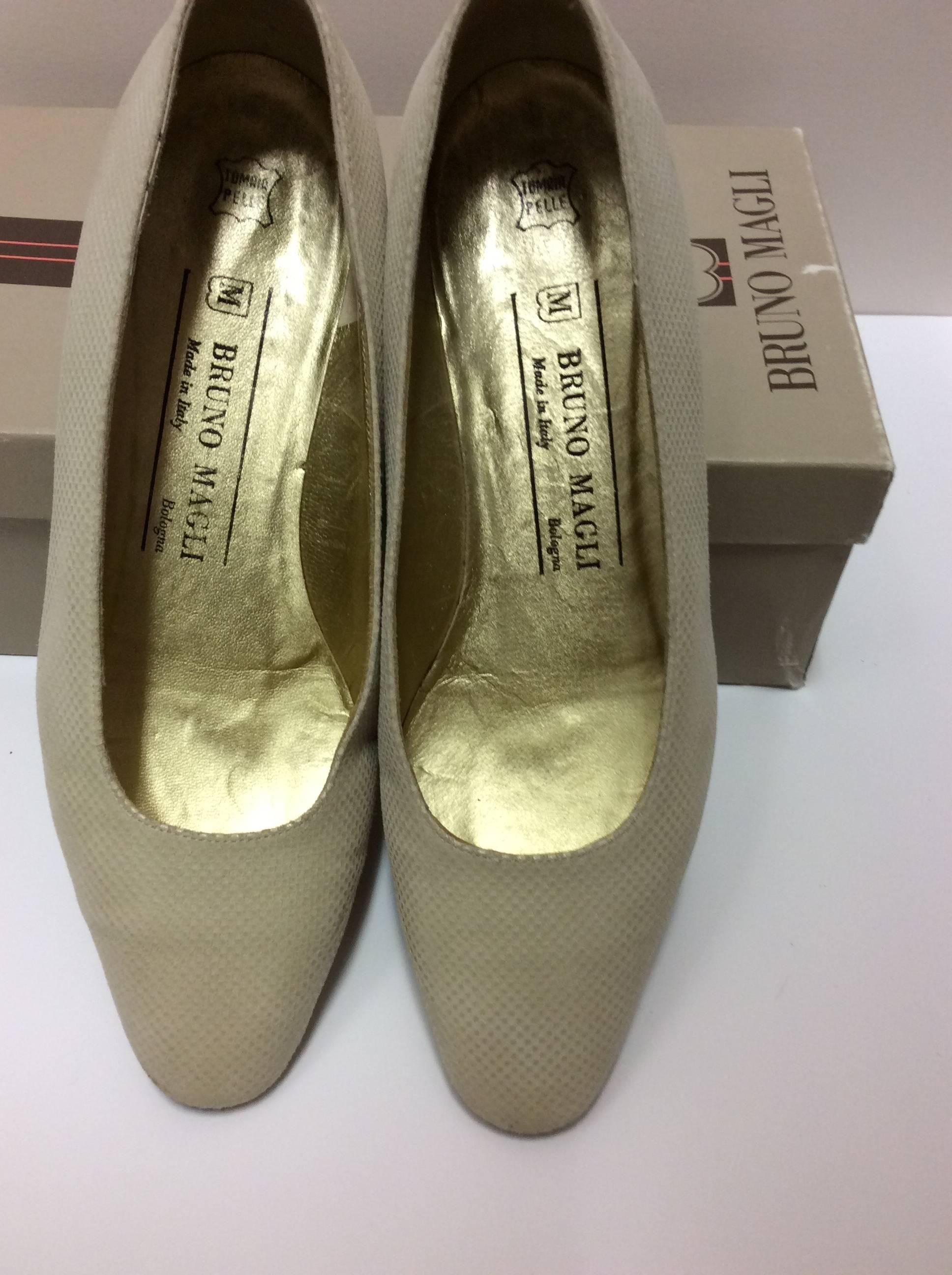 Bruno Magli Shoes - Cream Lizard - 1980's Shoes with Original Box For Sale 2