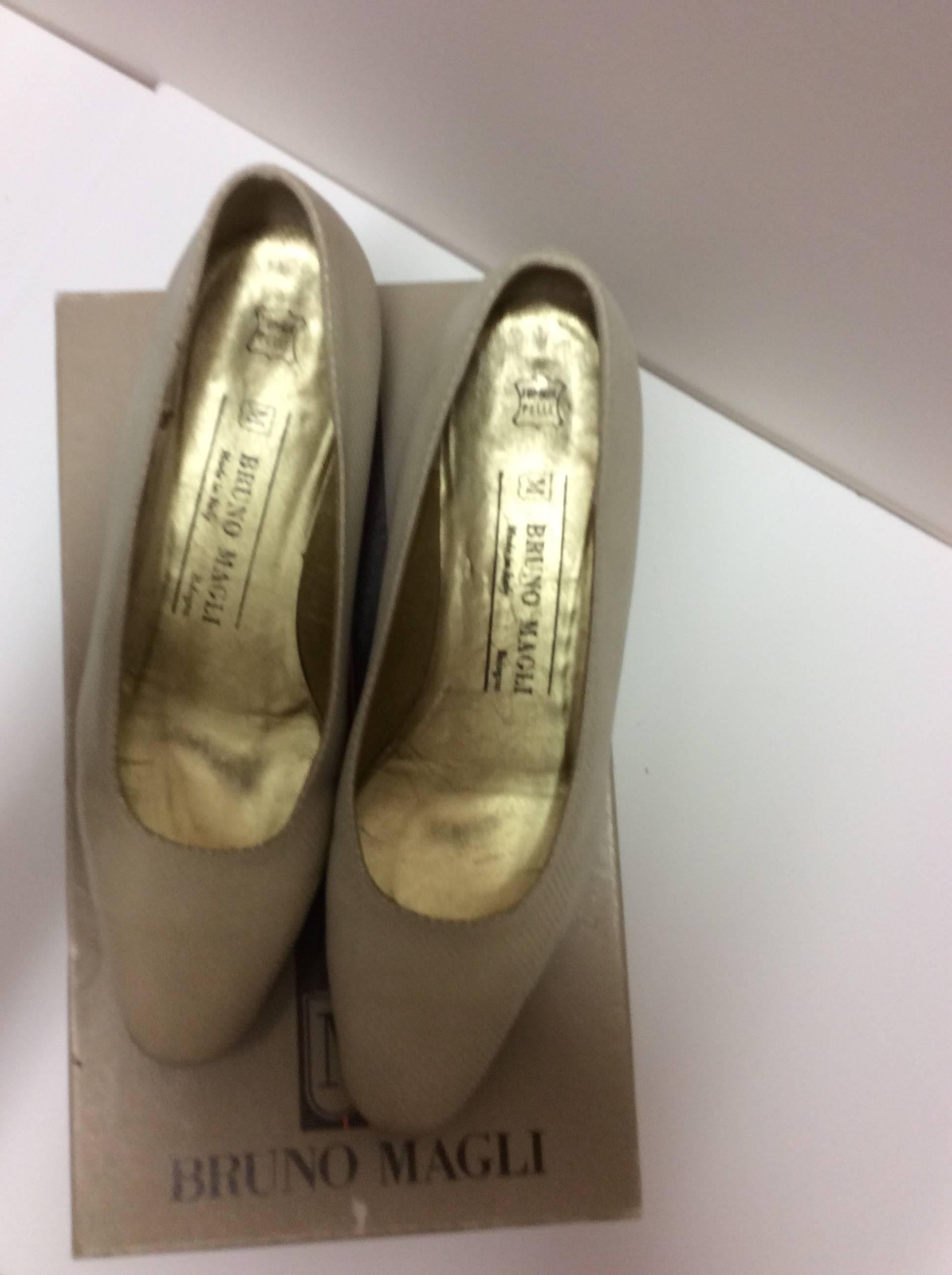 Women's Bruno Magli Shoes - Cream Lizard - 1980's Shoes with Original Box For Sale