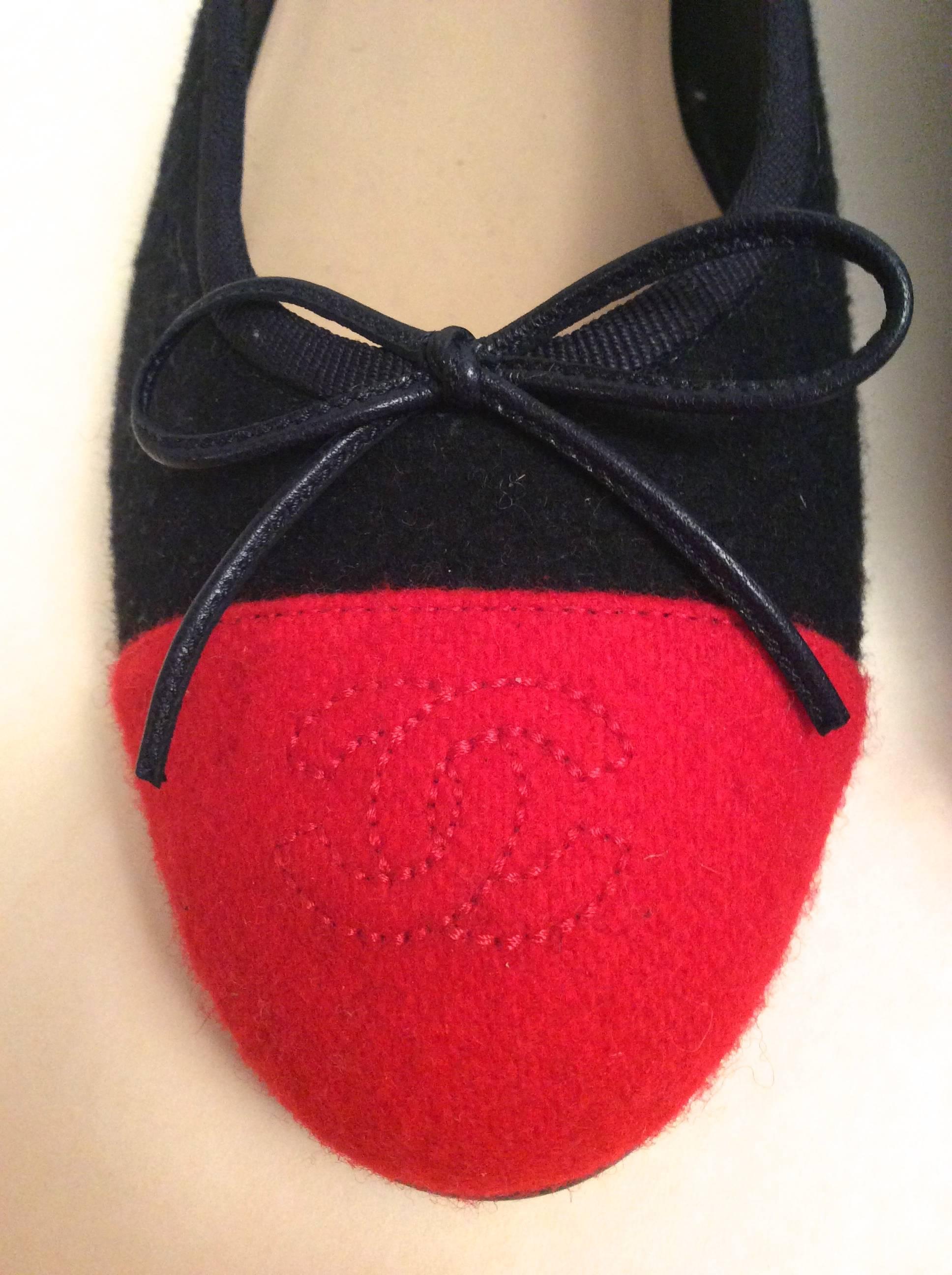 Chanel Ballerina Flats New Size 38  Blue/Red boucle wool RARE  In New Condition For Sale In Boca Raton, FL