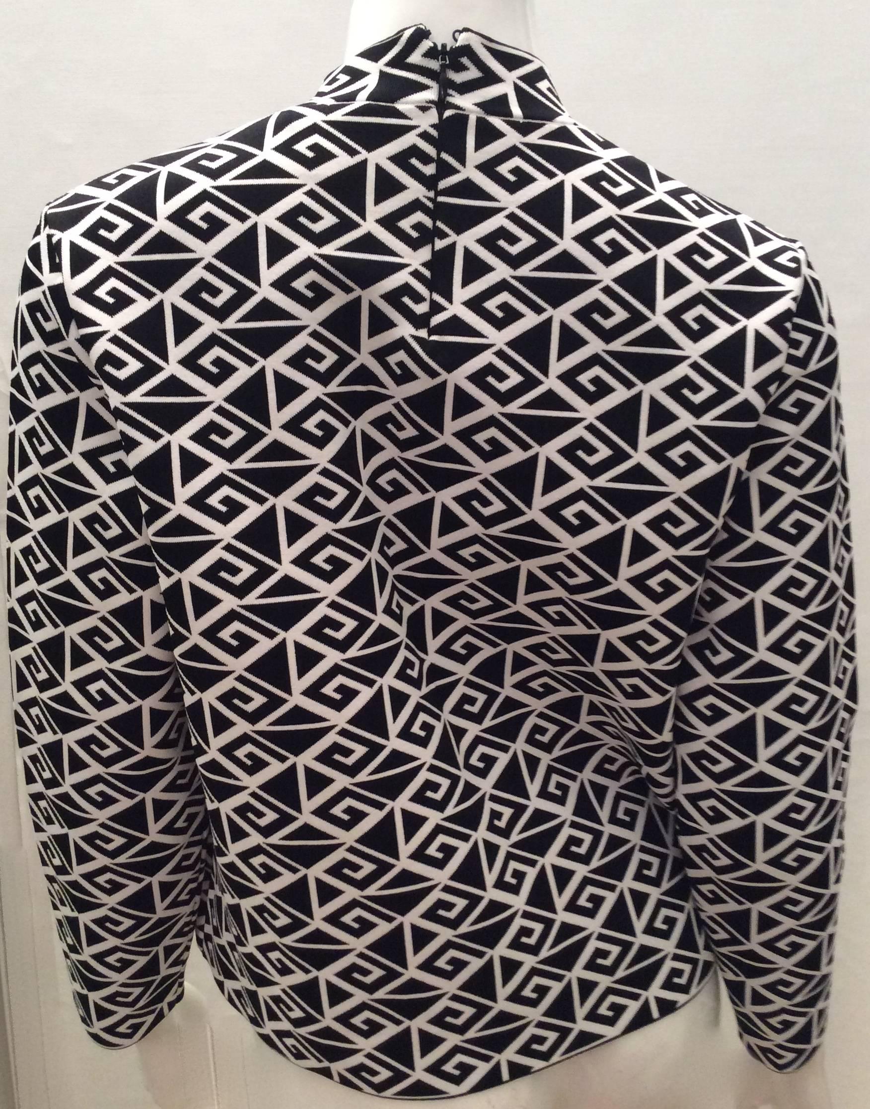 This magnificent purple label Ralph Lauren top / sweater is new. It encompasses a beautiful geometric pattern of black and white. It has a invisible 5.5 inch back zipper and 1.75 inch mock collar with 3/4 length sleeves measuring 20 inches from