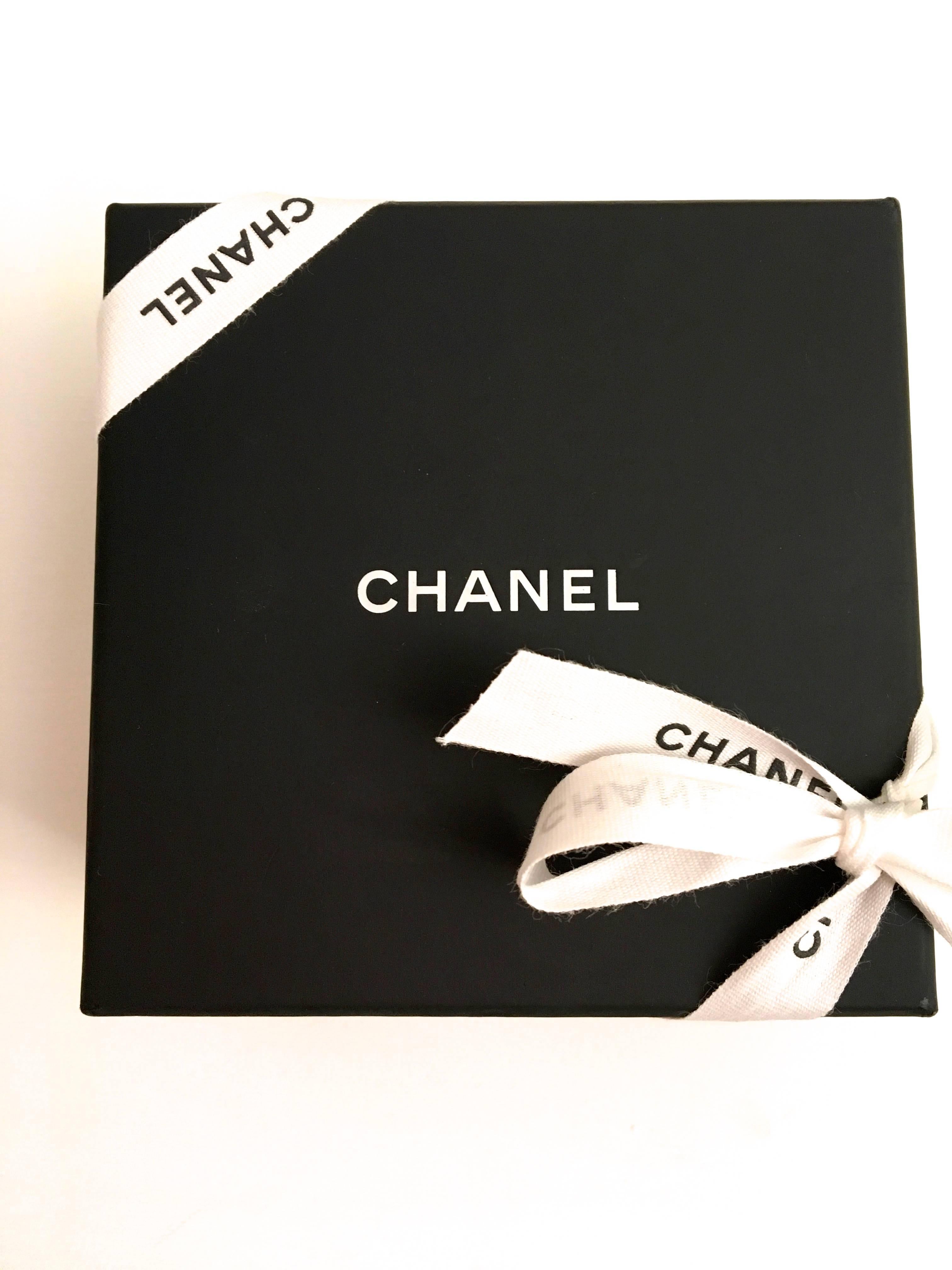 Chanel Black & White Camellia  Lucite Cuff Bracelet 5