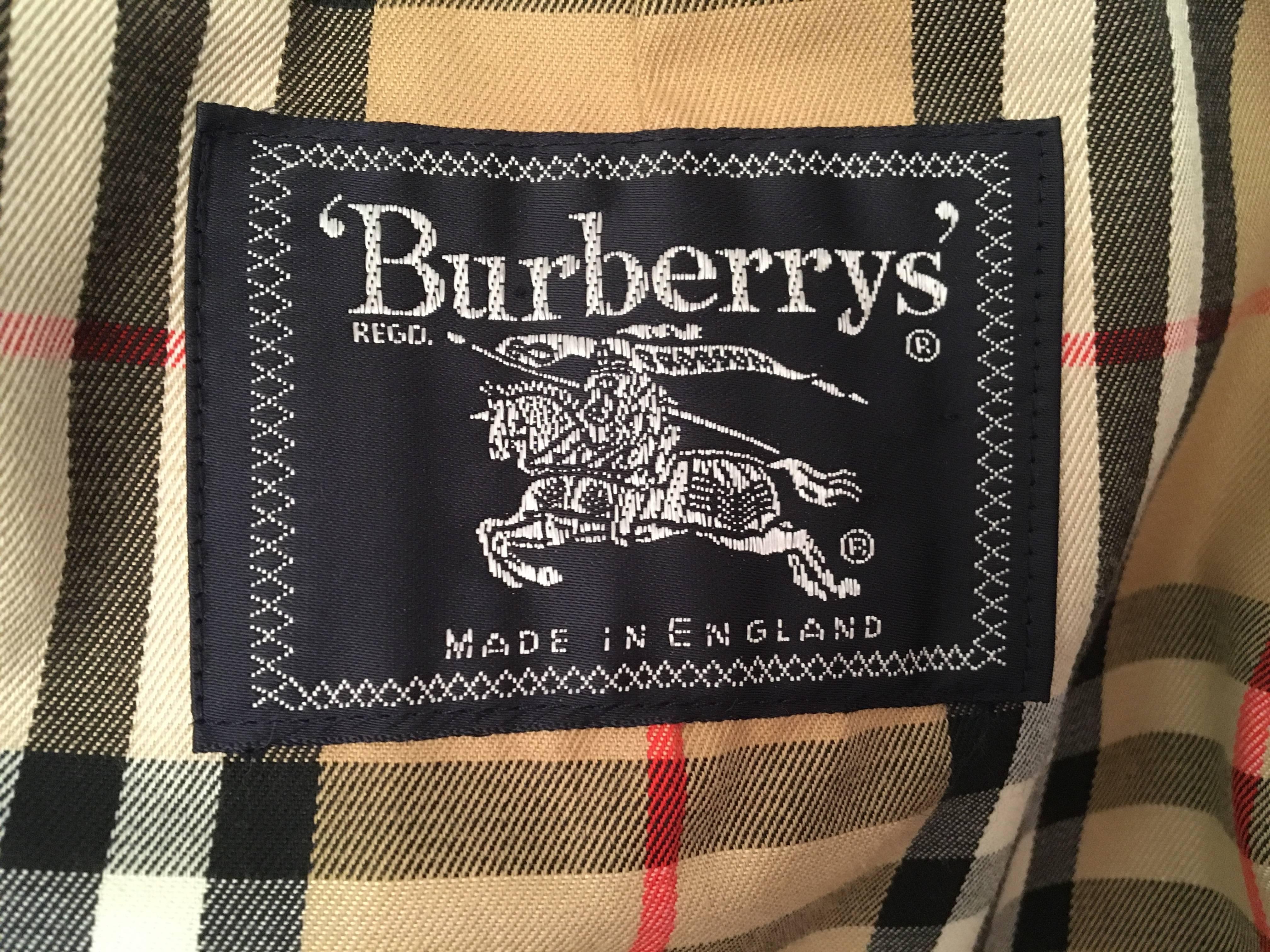 Burberrys (Burberry) Ladies Rain Coat - Burgundy For Sale 1