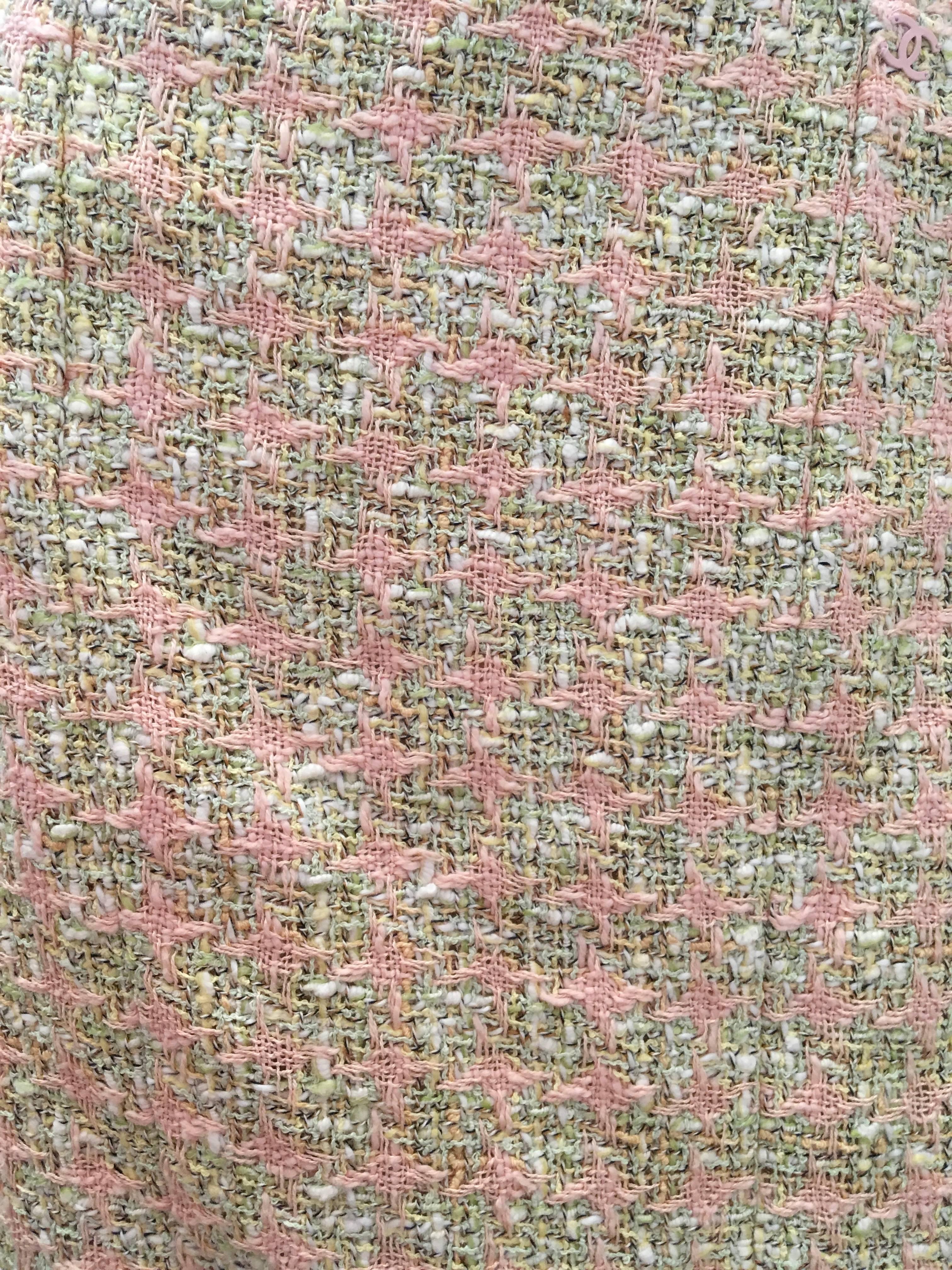 Chanel Skirt - Pink Boucle - Size 46 For Sale 1