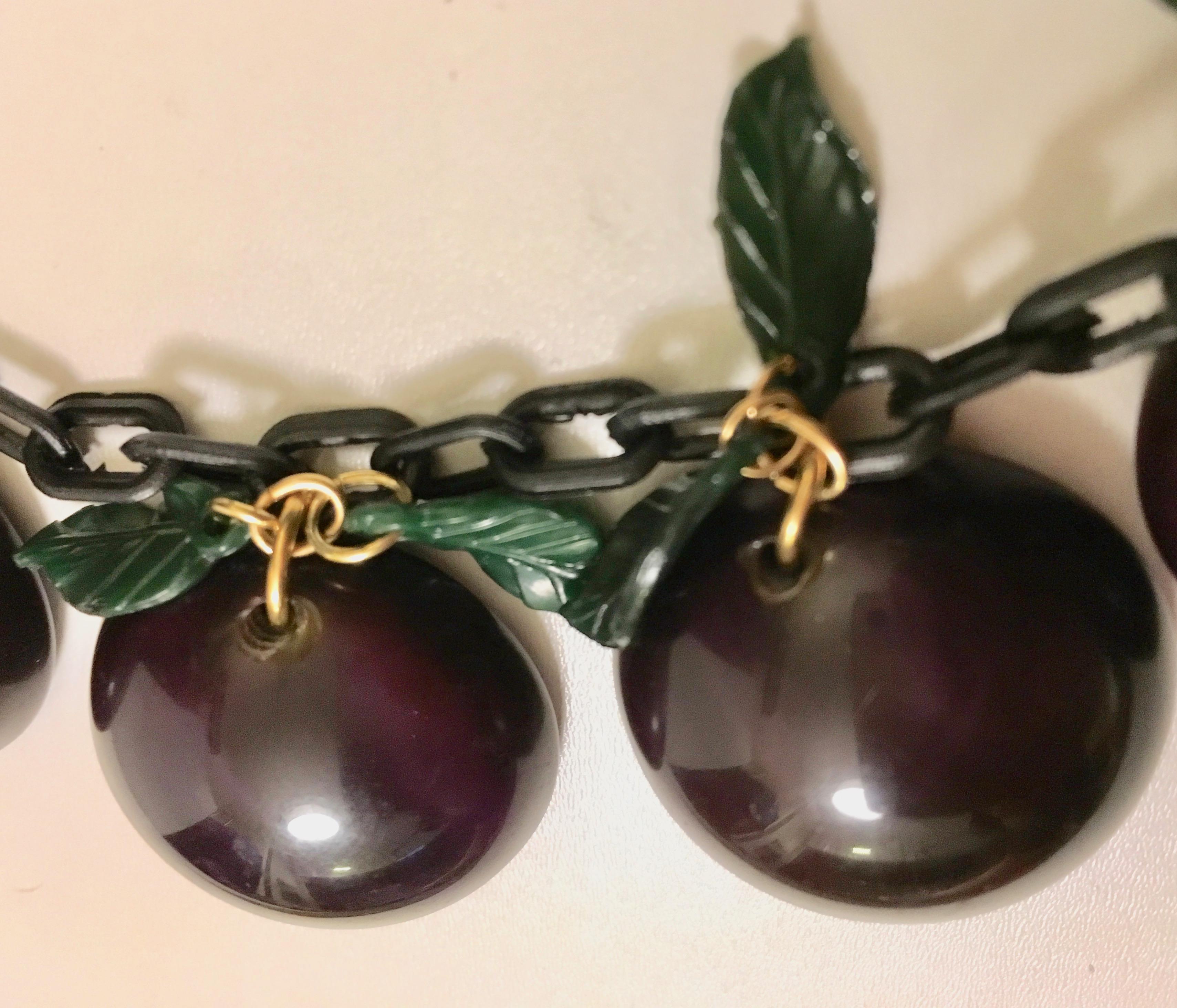  Bakelite Necklace Grape with Matching Earrings Jan Carlin In Excellent Condition For Sale In Boca Raton, FL