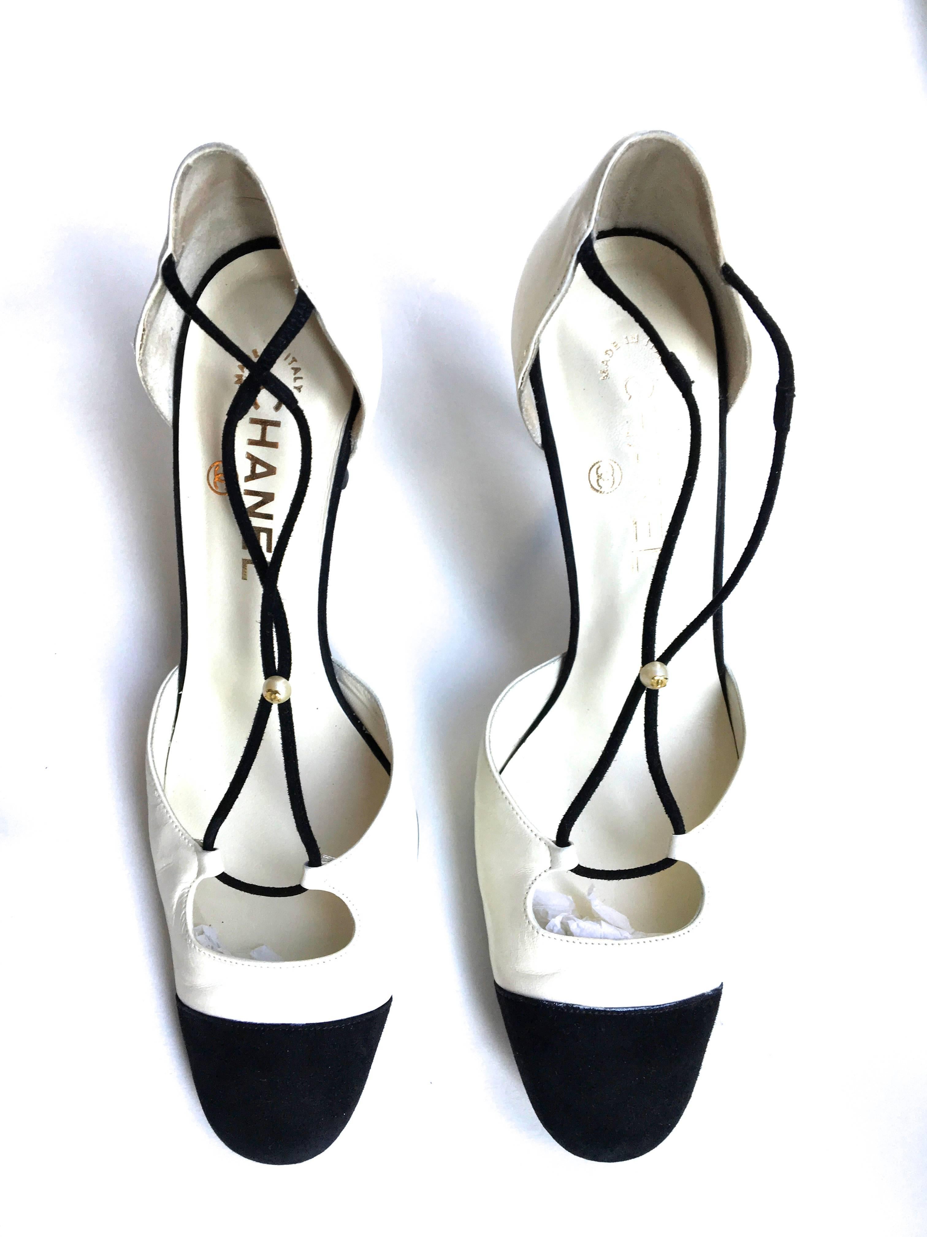 Chanel Shoes - Size 38 - Magnificent Black Suede with Creamy White Leather For Sale 2