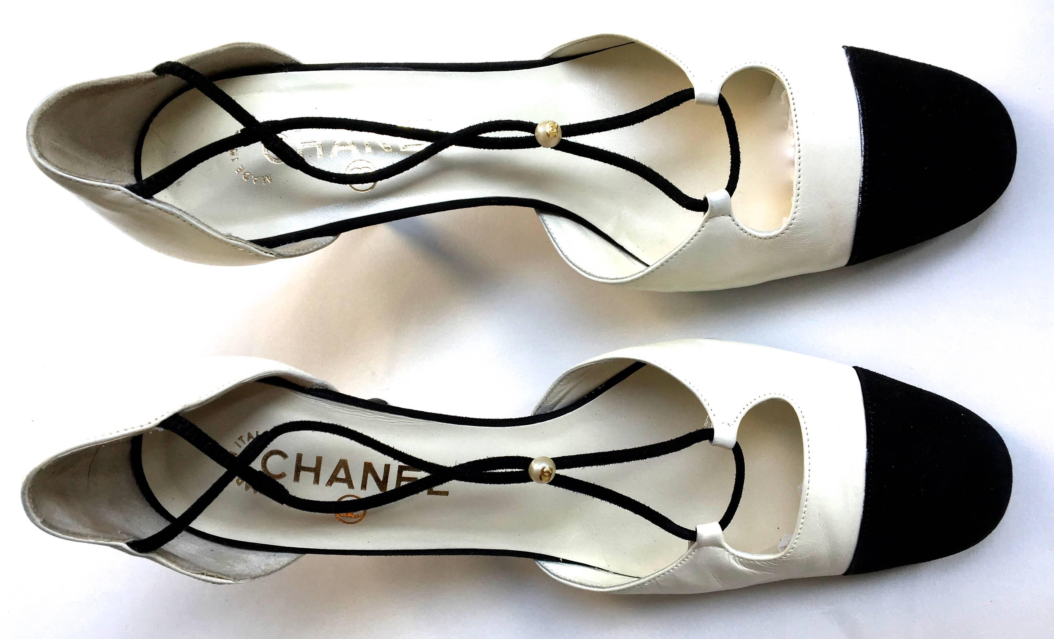 Chanel Shoes - Size 38 - Magnificent Black Suede with Creamy White Leather For Sale 5