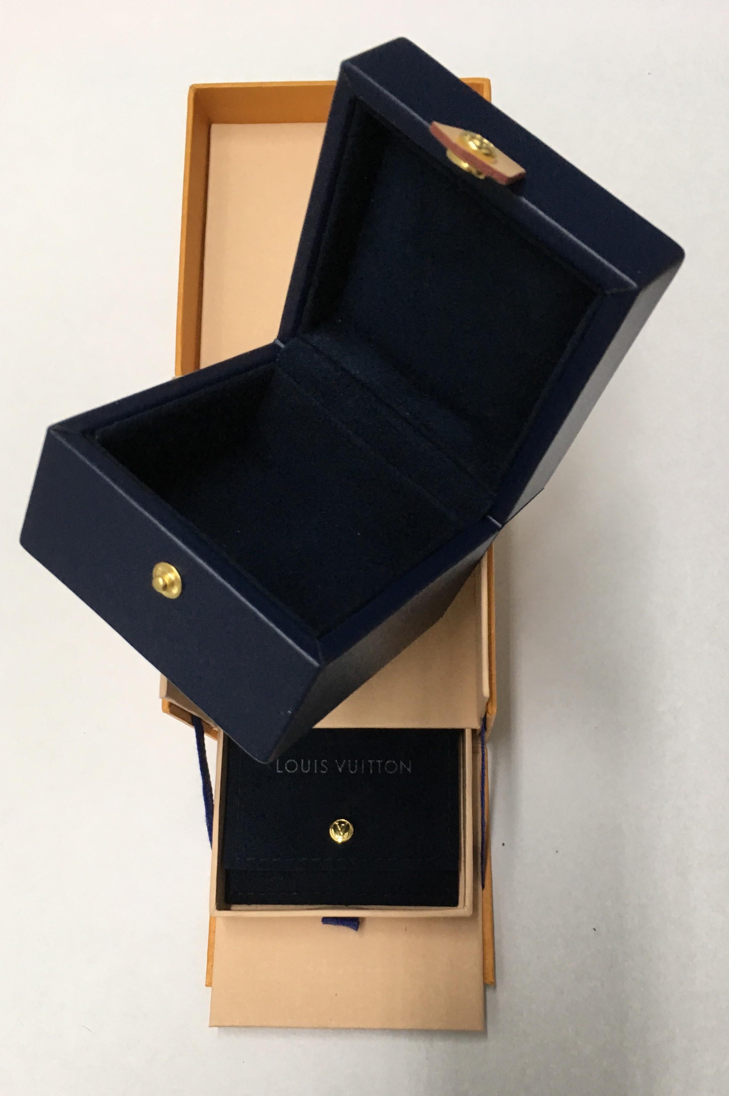 New Louis Vuitton Box for Ring Leather  In New Condition For Sale In Boca Raton, FL