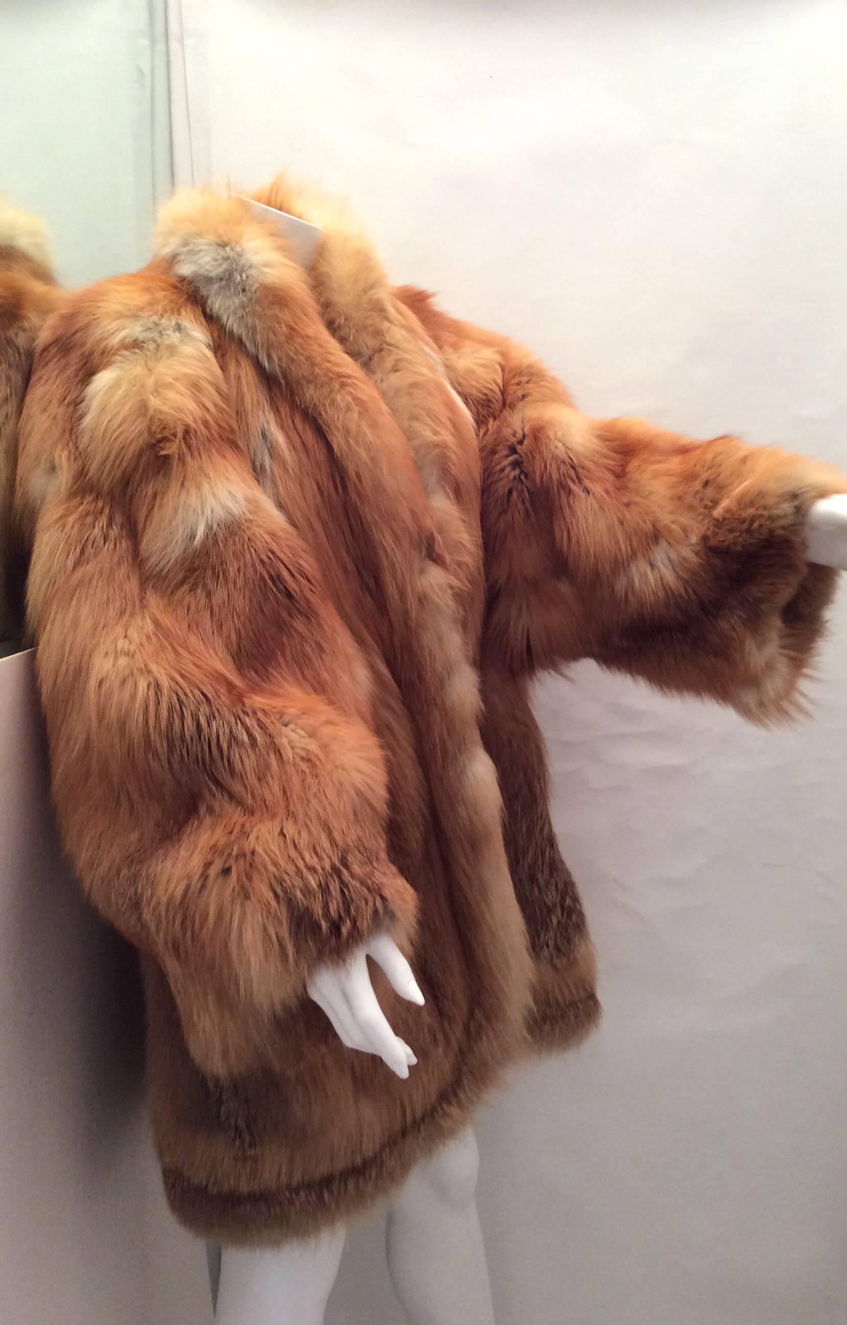 Beautiful Red Fox Jacket - Size Large In Excellent Condition In Boca Raton, FL