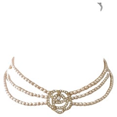 Christian Dior Vintage Collar estrangulador Perlas Detalles dorados Pedrería Años 90