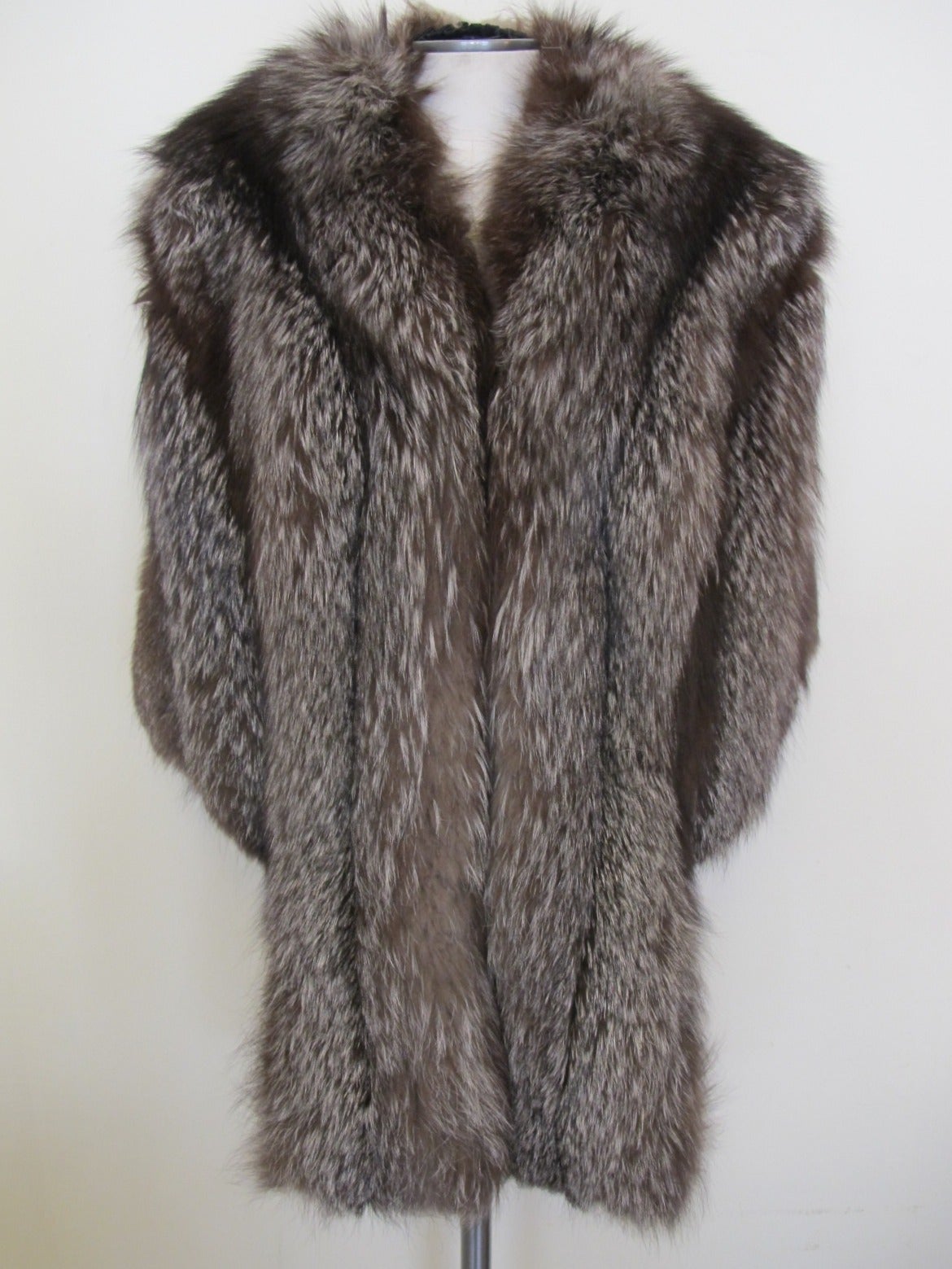 1940's Silver Fox Shawl-Stole In Excellent Condition For Sale In San Francisco, CA