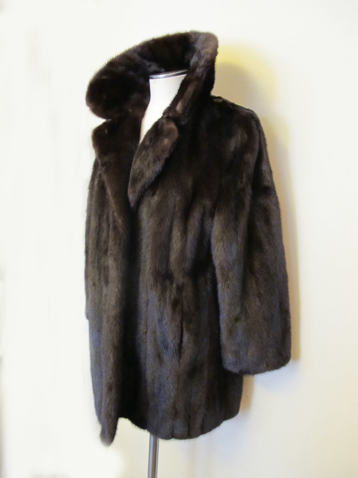 Ranch Mink 3/4 Coat In Excellent Condition For Sale In San Francisco, CA