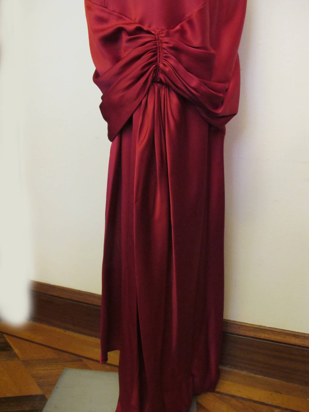 John Galliano 2007 Dramatic Red Evening Gown with Matching Shawl For Sale 4