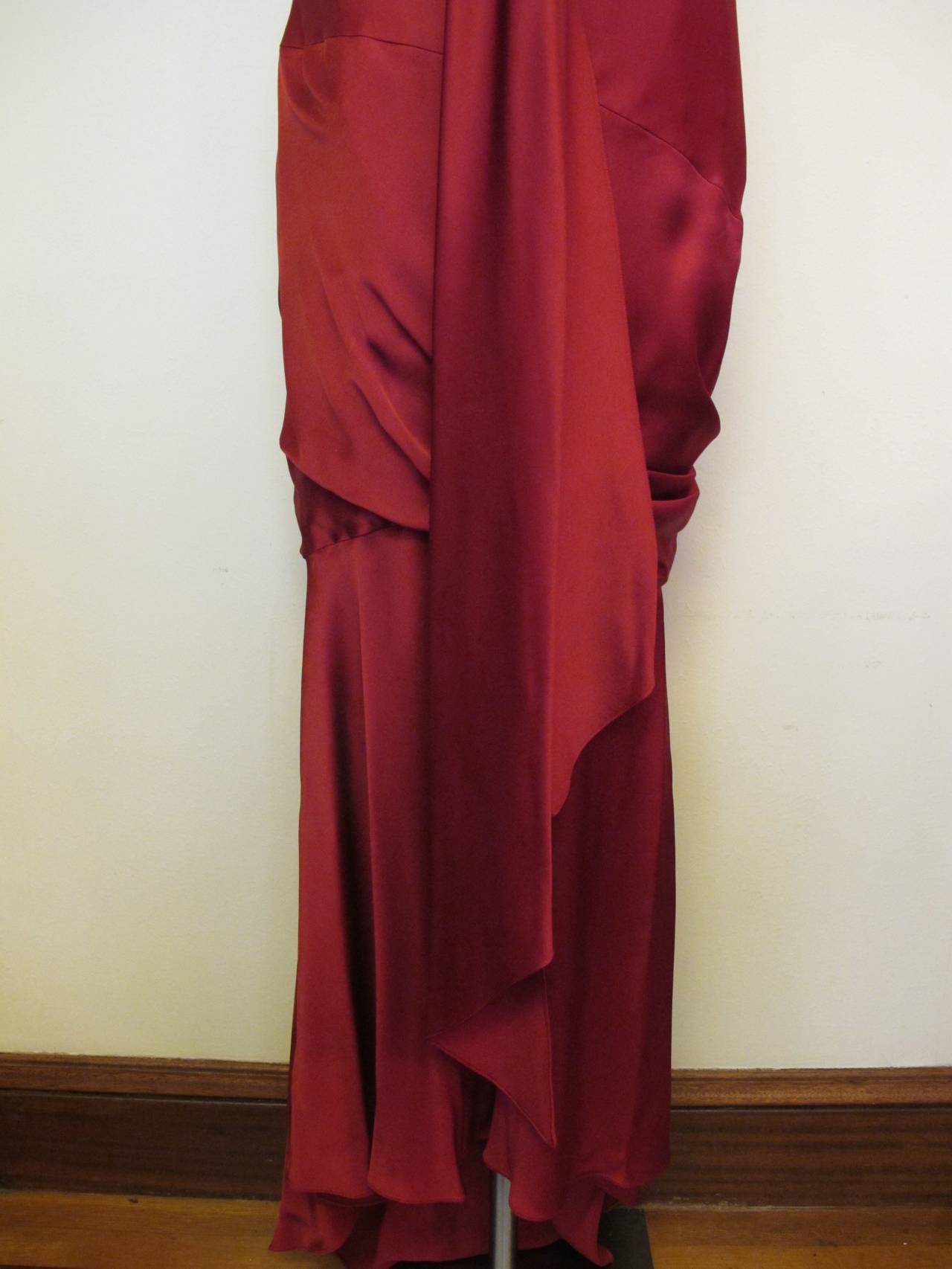 Brown John Galliano 2007 Dramatic Red Evening Gown with Matching Shawl For Sale