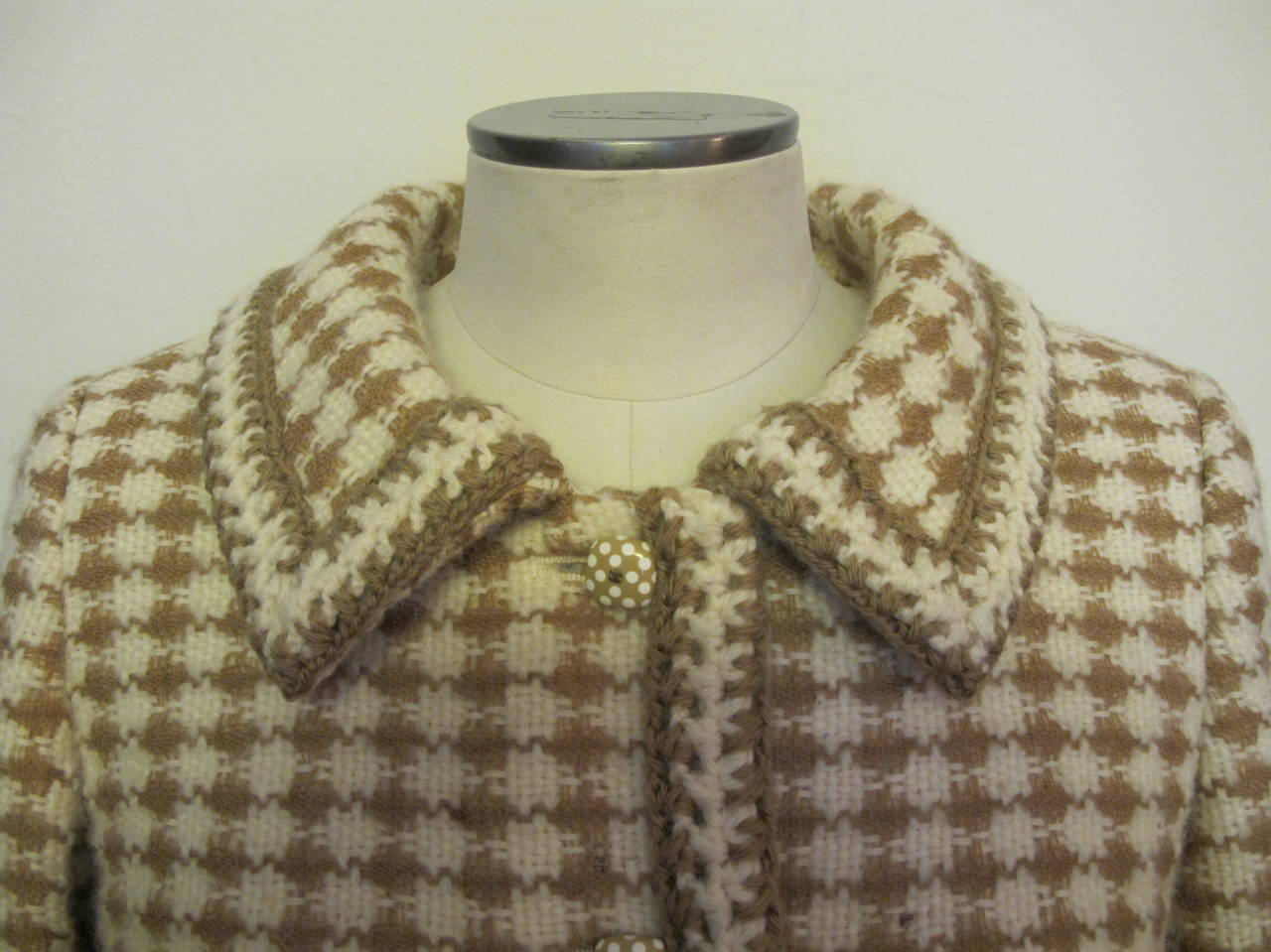 Chanel Camel and White, Houndstooth Jacket For Sale 1