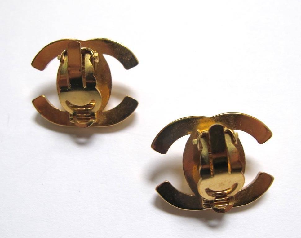 Chanel Gold-Tone Logo Clip Earrings In Excellent Condition For Sale In San Francisco, CA