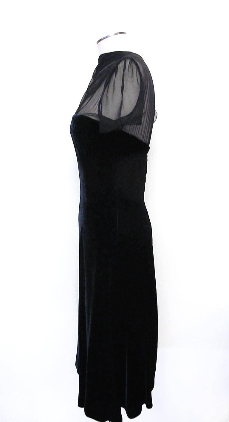 This elegant purple label Ralph Lauren Collection cocktail dress is perfect for evening events. The color of the navy blue velvet is exquisite and the material above the bodice is a wonderful black silk chiffon. The dress has a built in corset and