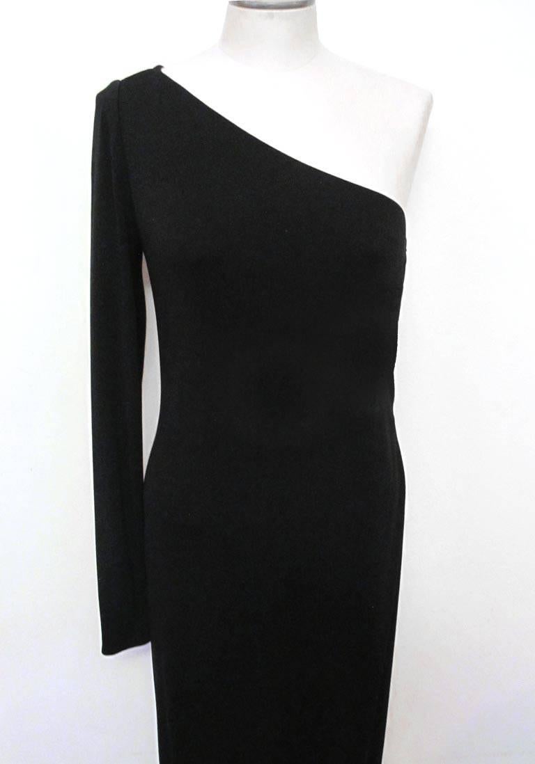 In the elegant Ralph Lauren tradition, this stunning one shoulder black evening gown appeared on the runway. The stretch fabric hugs the body to one's shape.   The dress is in excellent condition.

YOUR PURCHASE BENEFITS THOSE WHO ARE