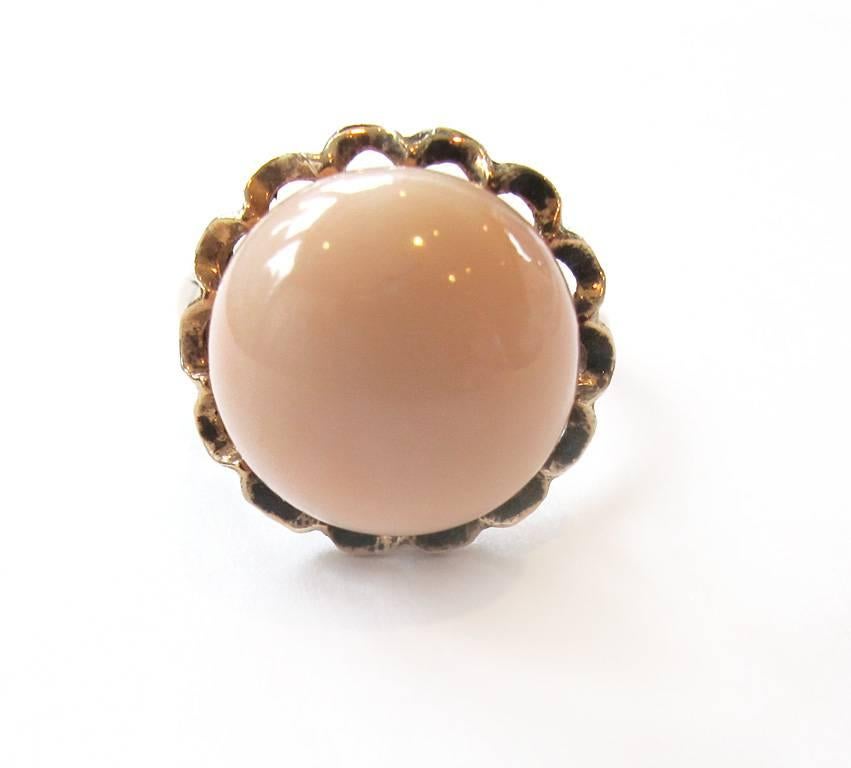 1950's Pale Coral 14 Karat Gold Ring In Excellent Condition For Sale In San Francisco, CA