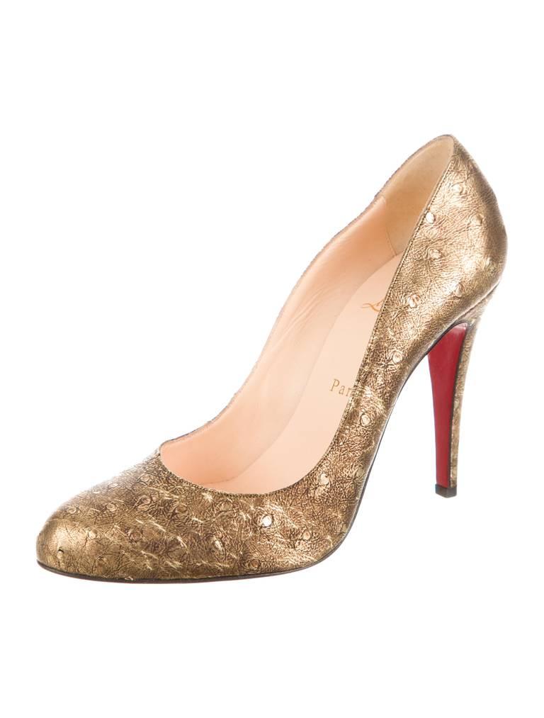 This stunning Gold-tone metallic ostrich Christian Louboutin pointed-toe pumps features tonal stitching and 4.5