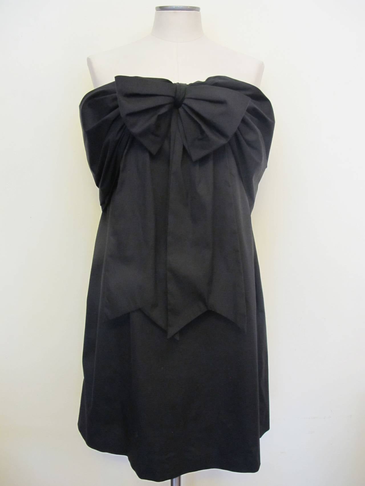 This Jean Paul Gaultier off the shoulder or strapless dress is truly divine on the body - chic - comfortable - elegant! There are two useful pockets on the hip and 1 pocket by the left breast. It is collectable since Jean Paul Gaultier is no longer