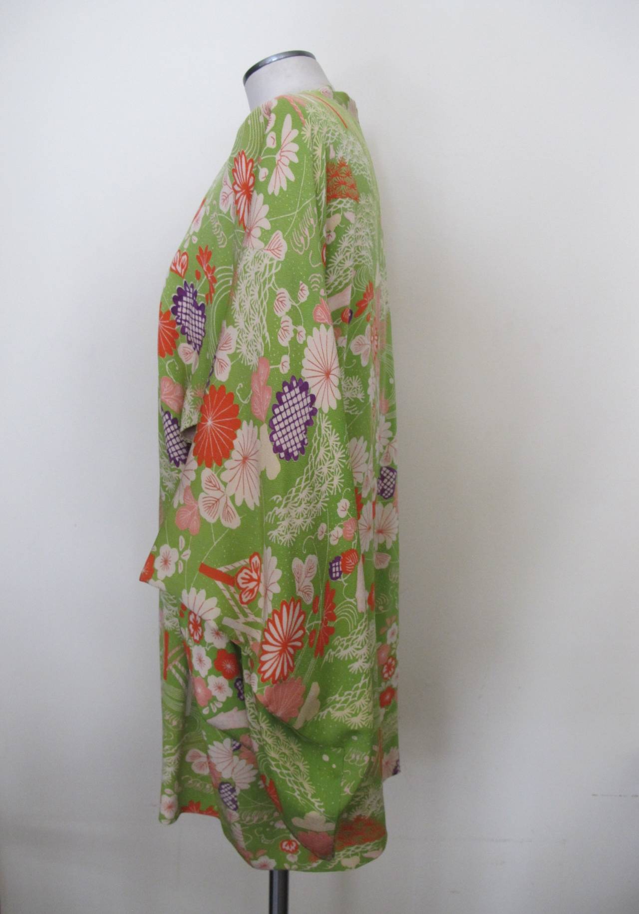 Vintage 1940's to 1950's Japanese Kimono Jacket: Japonisme Period In Excellent Condition For Sale In San Francisco, CA