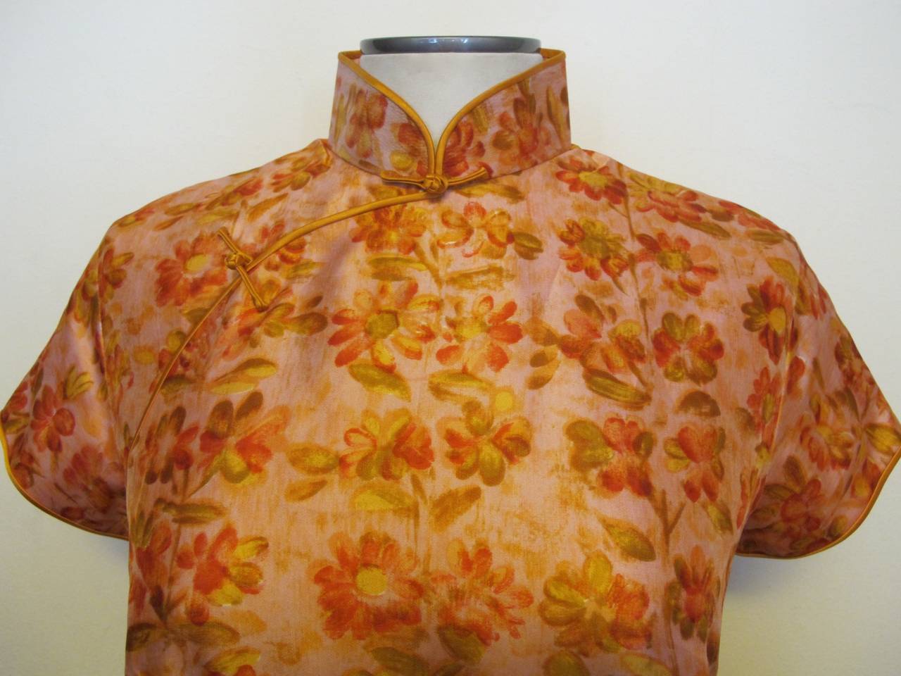 Qipao Salmon Silk Dress with Flowers In New Condition For Sale In San Francisco, CA