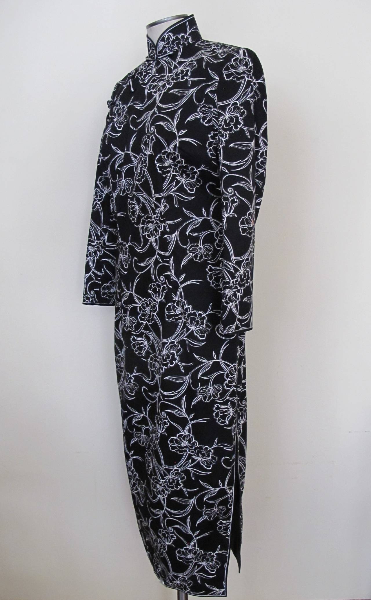 Qipao Black Silk Cotton Dress with White Flower Design and Silver Decents In New Condition For Sale In San Francisco, CA