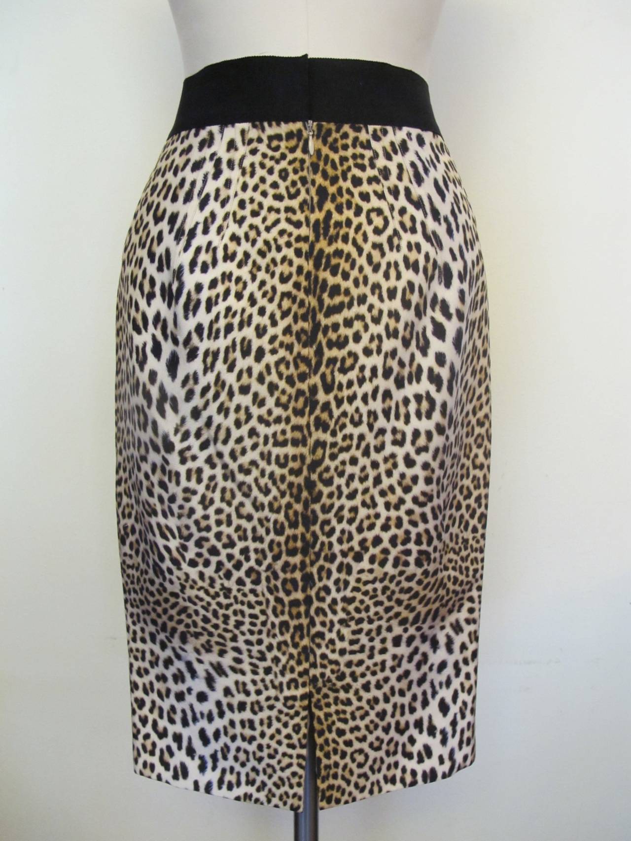 Giambattista Valli Silk Leopard Pencil Skirt In Excellent Condition For Sale In San Francisco, CA