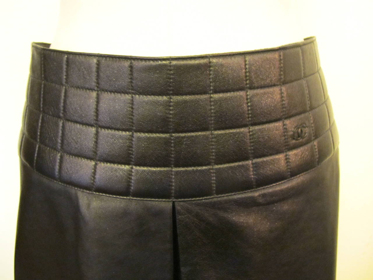 Chanel Hipster Lambskin Skirt with 4 inch Quilted Band In Excellent Condition For Sale In San Francisco, CA