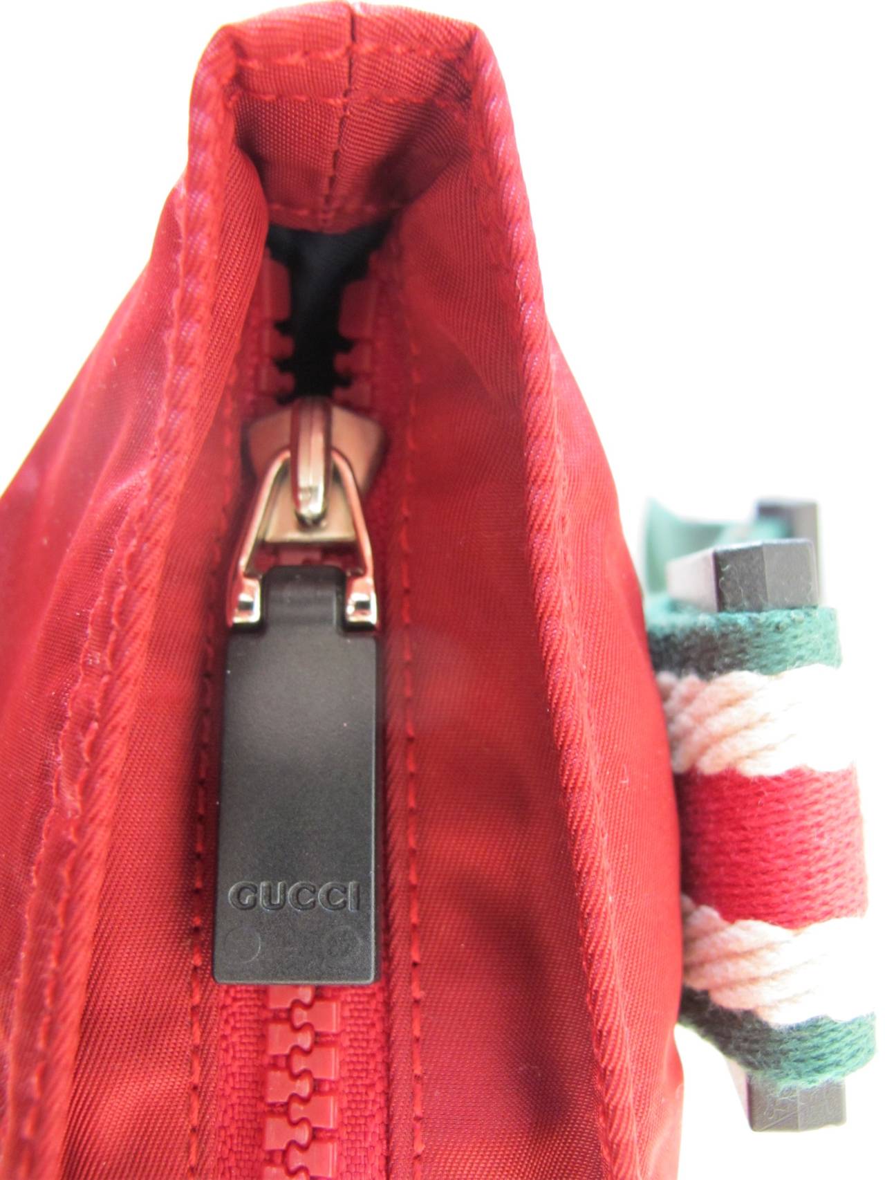 New 1970's Gucci Cross-bag with Zipper For Sale 3