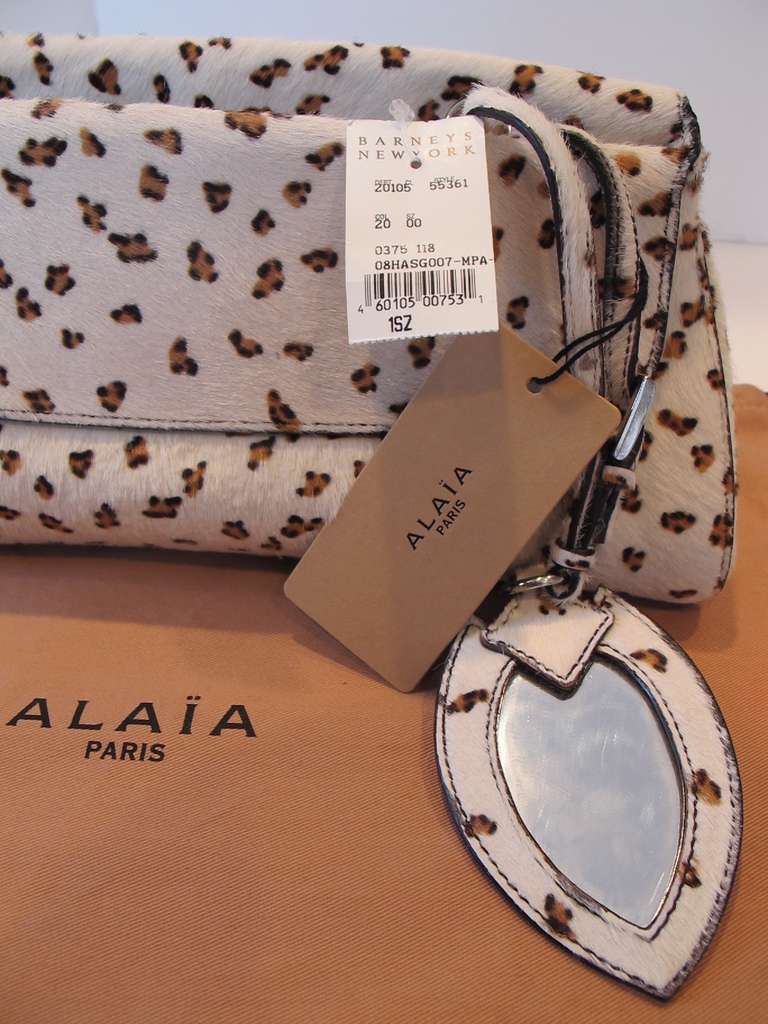 New Alaia Grande Pochette: Mini Panthere Design For Sale 5