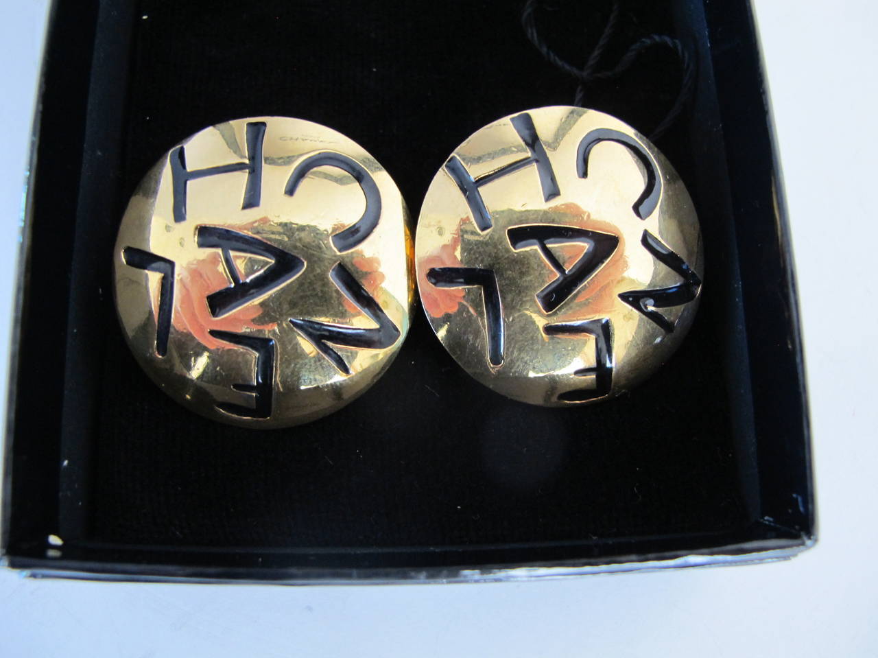 1970's Chanel Clip On Earrings In Excellent Condition For Sale In San Francisco, CA