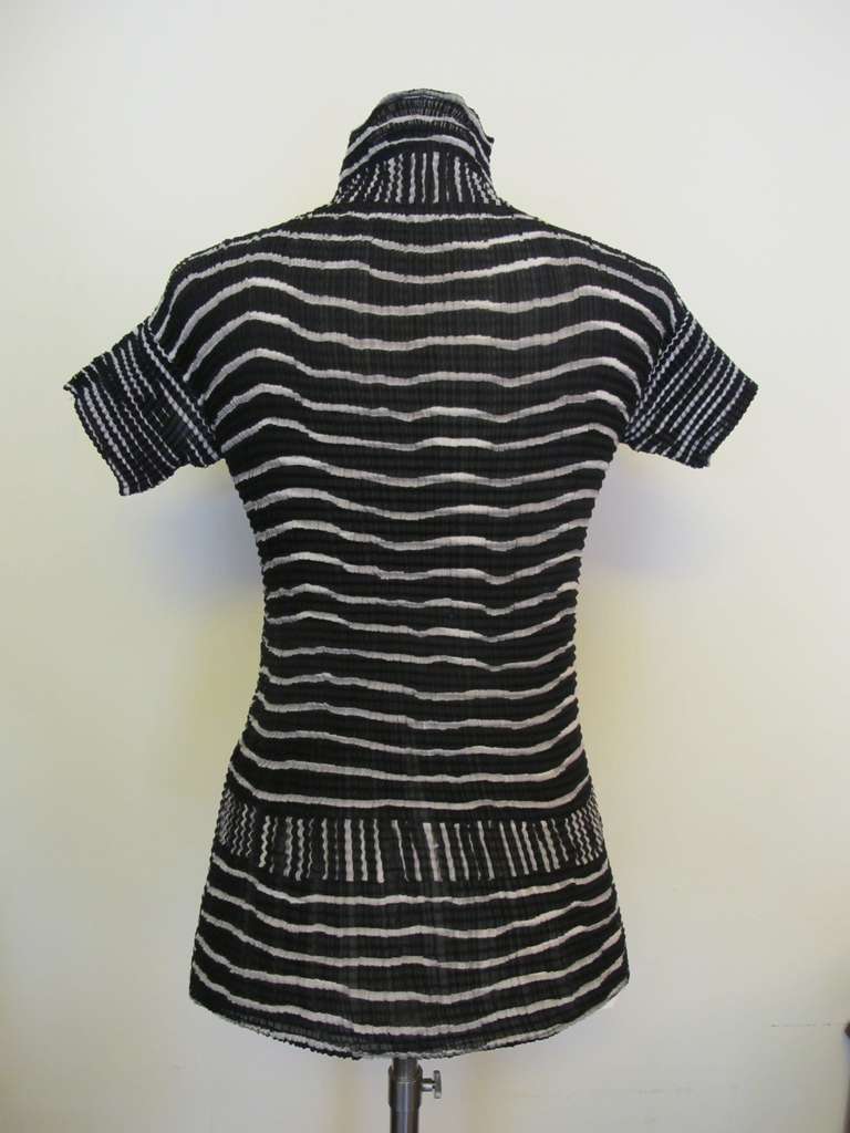 Issey Miyake Brilliant Black and White Stretch Blouse In New Condition For Sale In San Francisco, CA