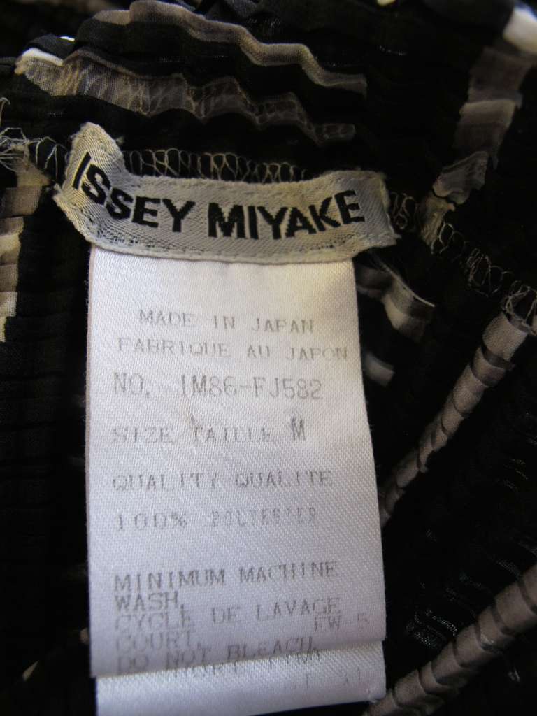 Issey Miyake Brilliant Black and White Stretch Blouse For Sale 5