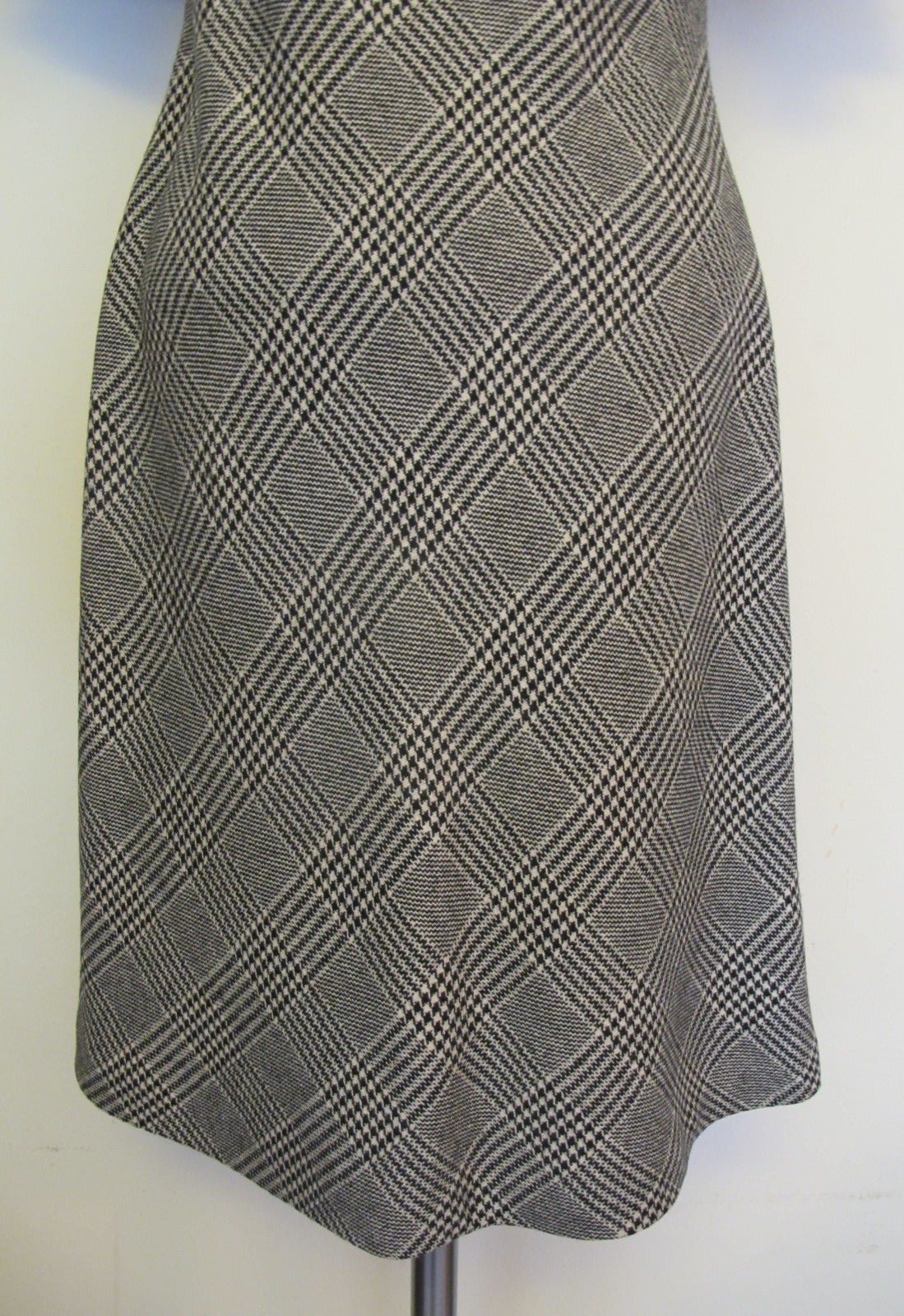 1960's Black and White Patterned Wool Dress For Sale 1