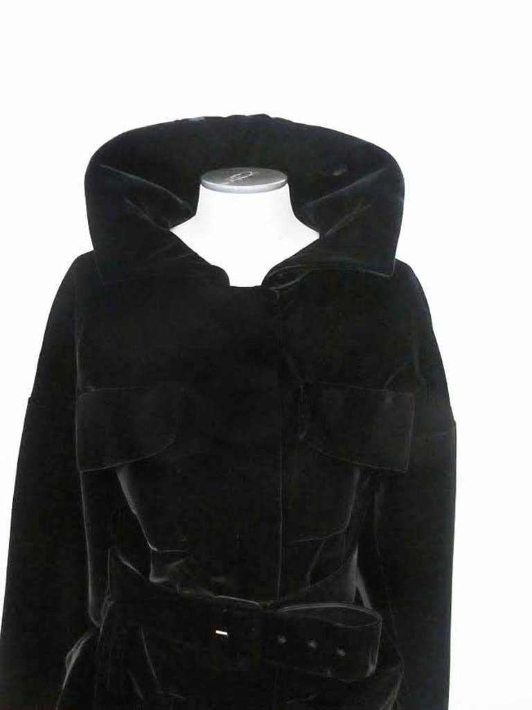 New Tom Ford Black Velvet Trench Coat with Belt For Sale 1