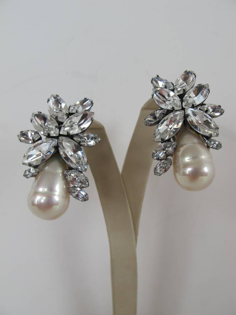 Iradj Moini Statement Faux Pearl and Rhinestone Earrings In Excellent Condition For Sale In San Francisco, CA