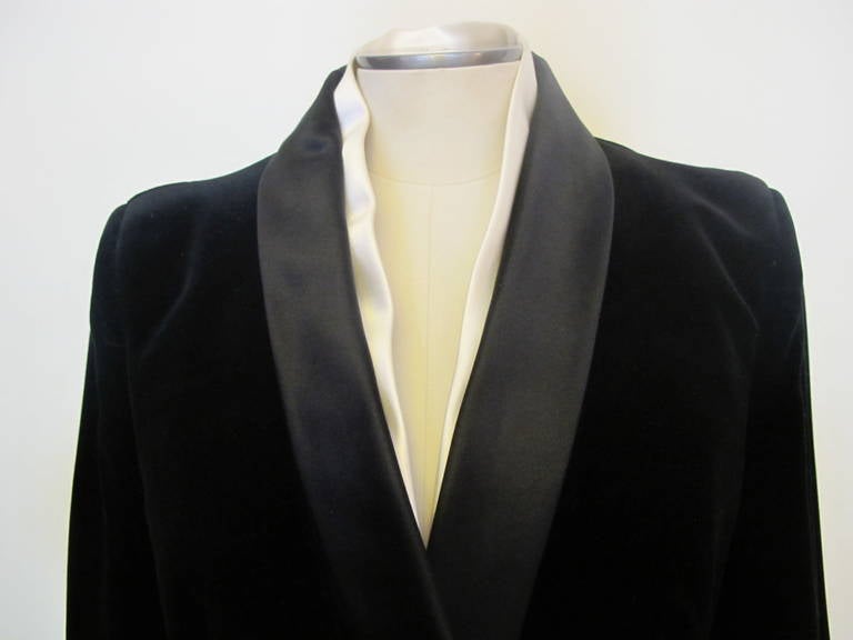 Alexander McQueen Black Velvet Tuxedo Jacket with White Satin Double Collar For Sale 1