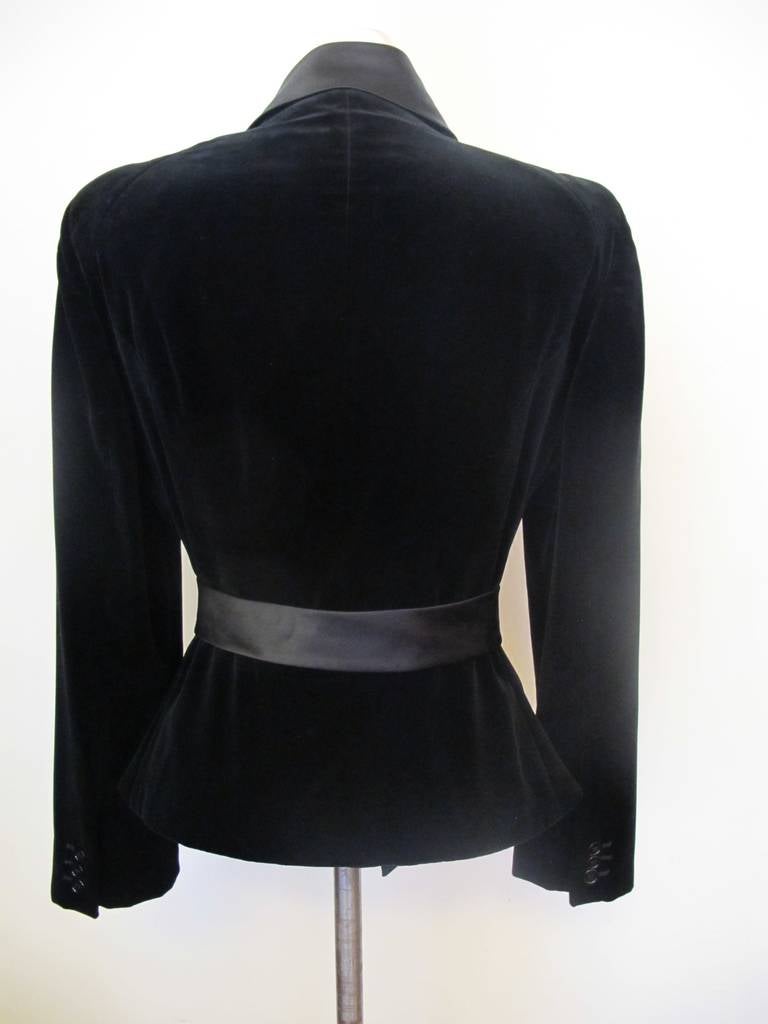 Alexander McQueen Black Velvet Tuxedo Jacket with White Satin Double Collar For Sale 4