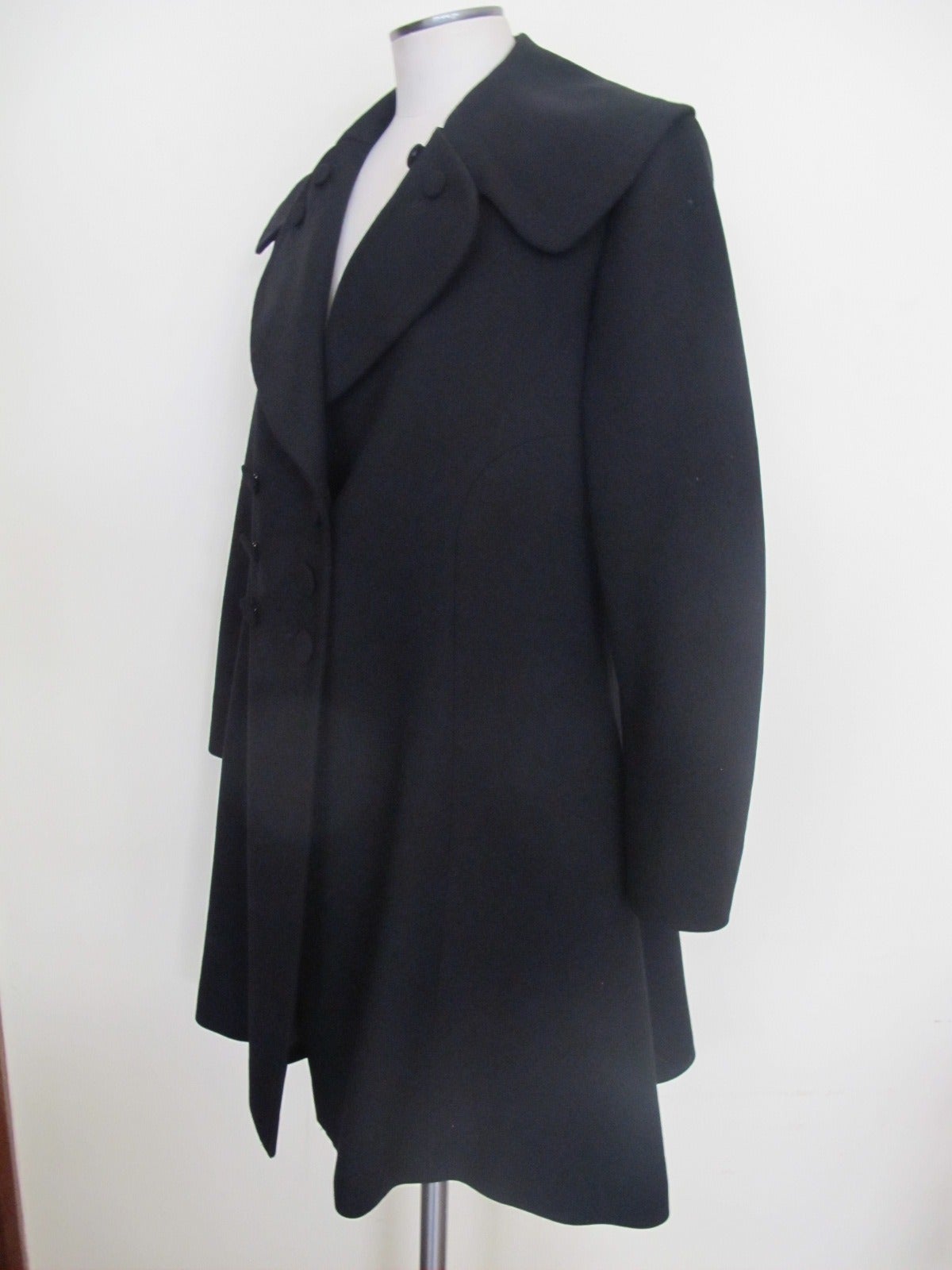 Alaia Chic Wool Black Coat with Semi-Shawl Collar In Excellent Condition For Sale In San Francisco, CA