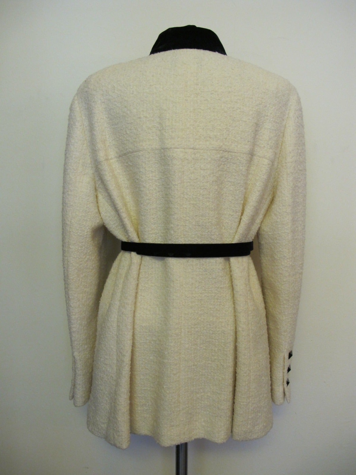 Gray Chanel White-Ivory Bouclé Jacket For Sale